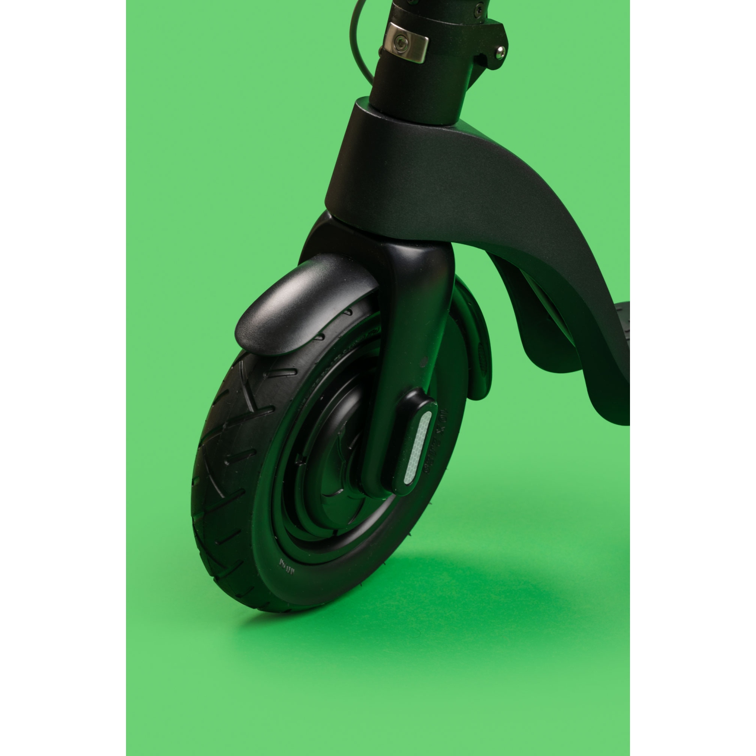 The Levy Plus Electric Scooter with Interchangeable Battery, 31 Km/h Top Speed, 32 Km Range, 14.5 kg