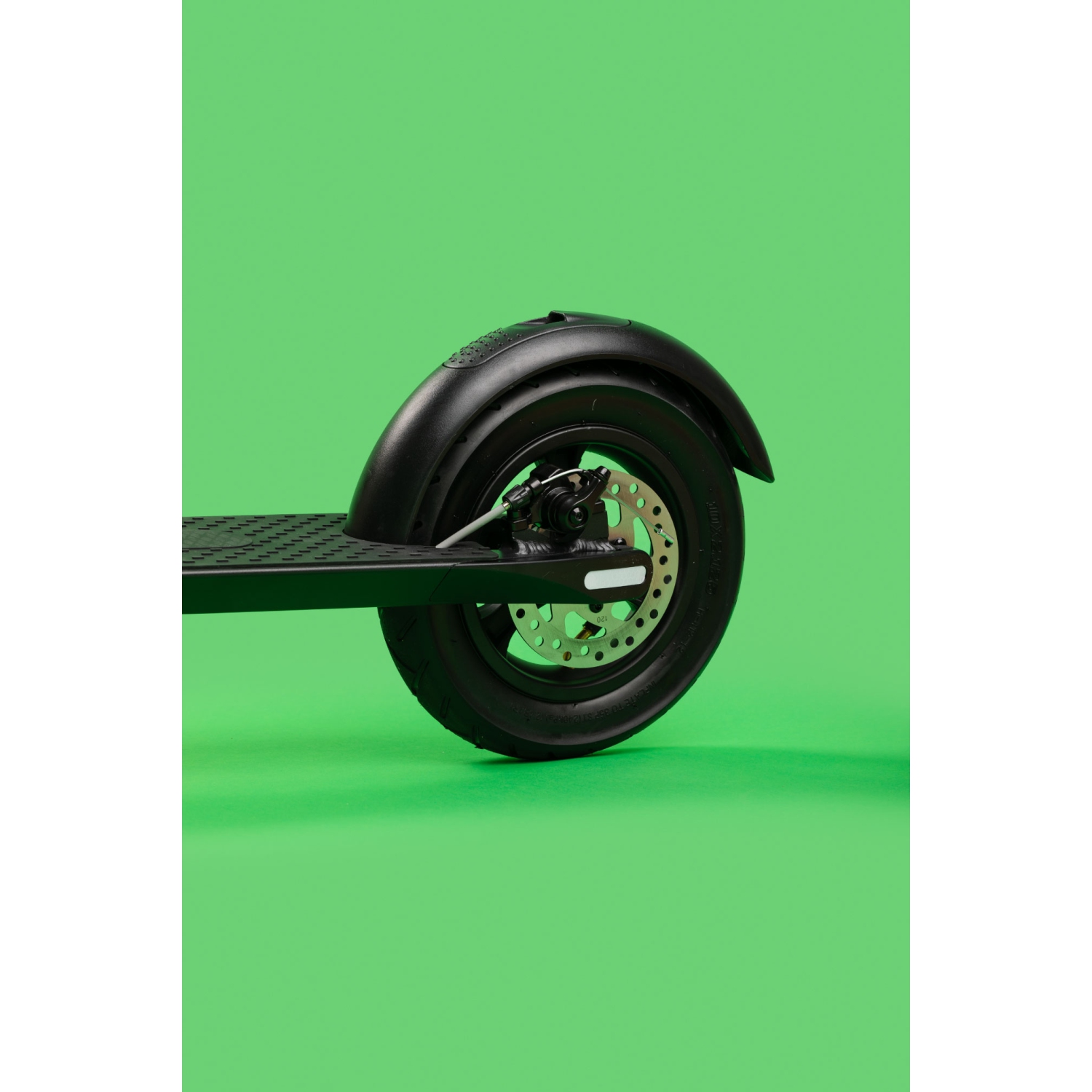 The Levy Plus Electric Scooter with Interchangeable Battery, 31 Km/h Top Speed, 32 Km Range, 14.5 kg