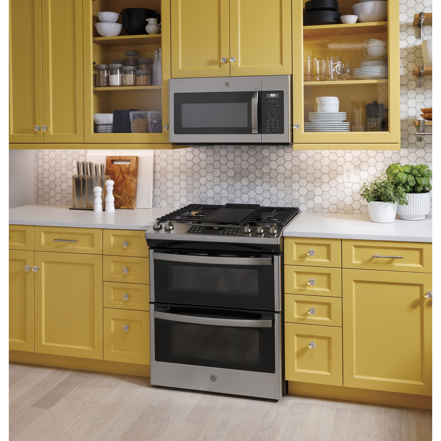 Cuisinière au gaz à 2 fours encastrable de 30 po à 5 brûleurs de 6,7 pi³ de GE - Inox