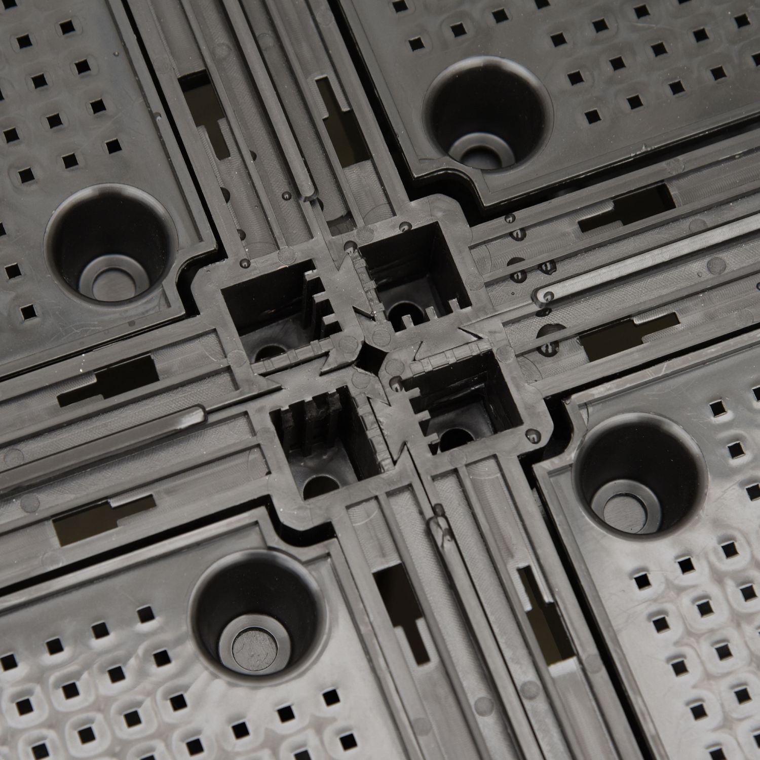 Outsunny 4-piece Raised Garden Bed, 15.7" x 15.7" x 17.3" PP Raised Flower Bed Plant Stand Stackable Vegetable Herb Grow Box