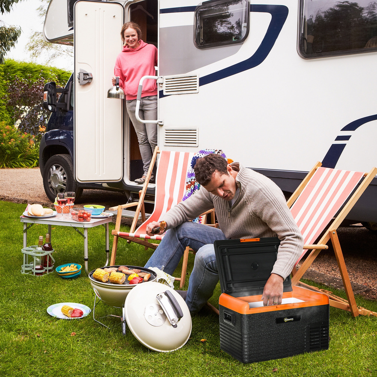 Réfrigérateur pour l'auto de 32 pintes Outsunny, congélateur portatif, glacière électrique avec 12/24&nbsp;V DC et 100-240&nbsp;V AC pour le camping,