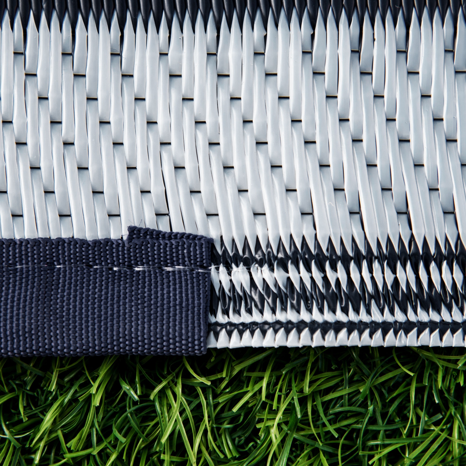 Outsunny Reversible Outdoor RV Rug, 9' x 18' Patio Floor Mat, Plastic Straw Rug for Backyard, Deck, Picnic, Beach, Camping, Dark Blue, White