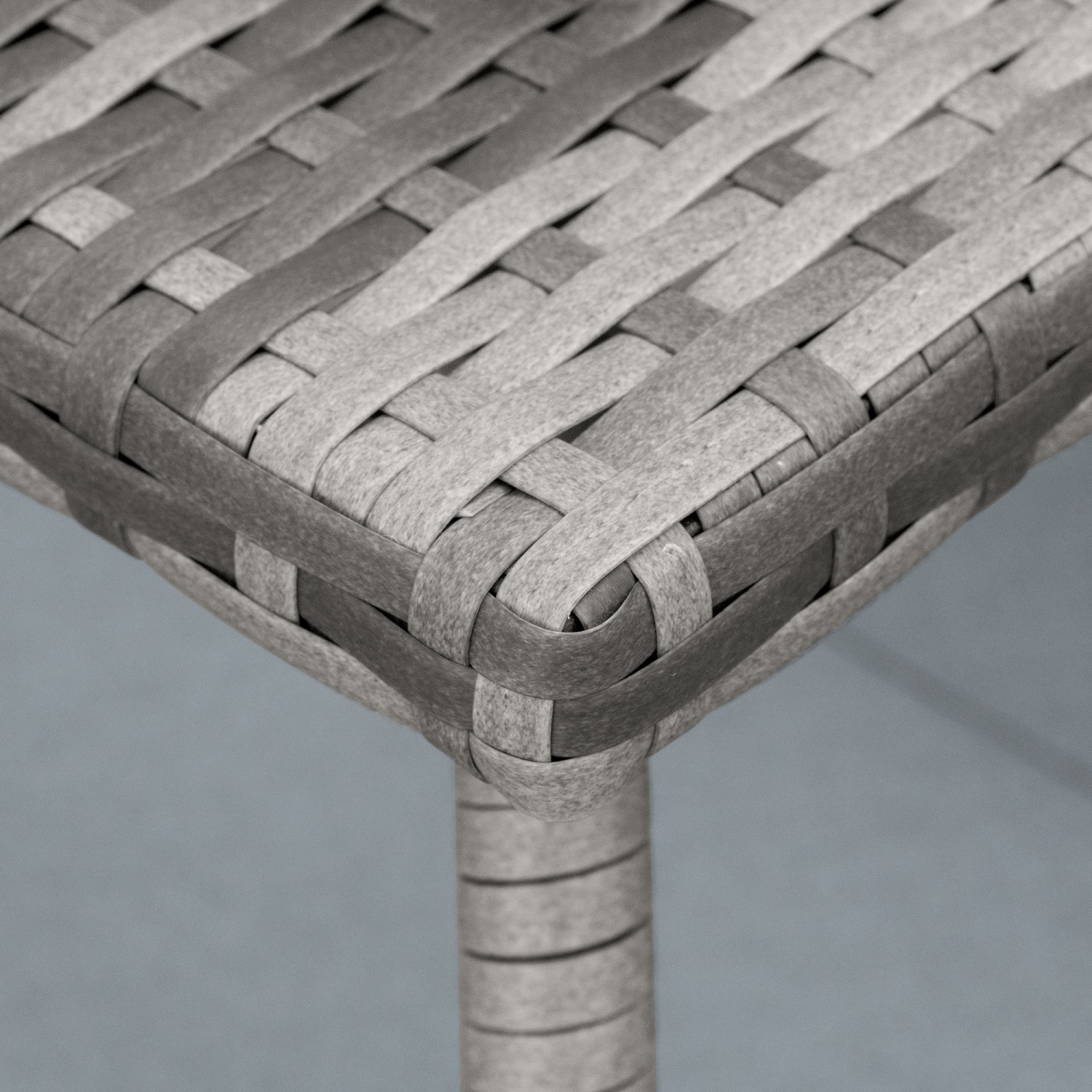 Table basse d'extérieur en rotin de 18 po Outsunny, table d'appoint en osier, petit carré avec PE résistant aux intempéries pour jardin, balcon, cour