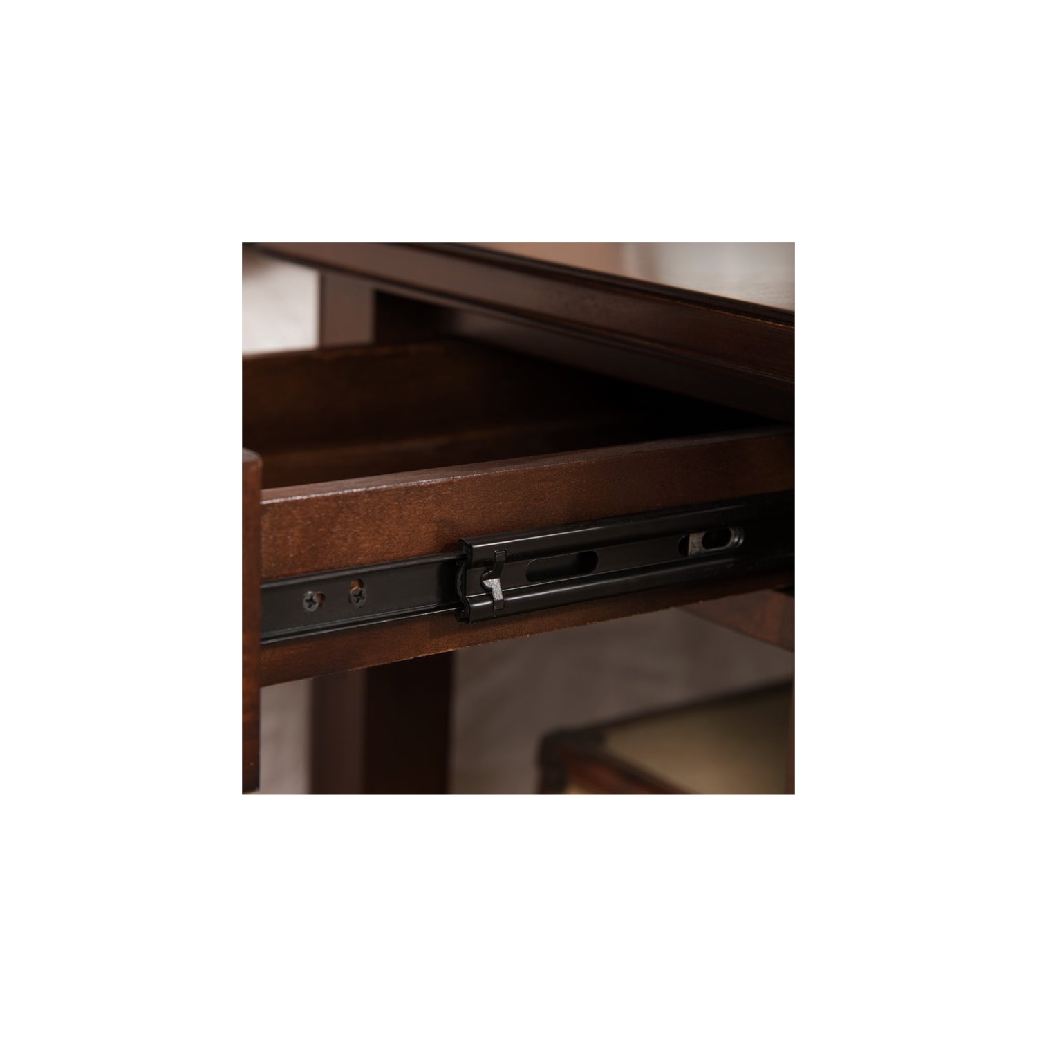 Bowery Hill Pewter End Table with Lamp in Chocolate Cherry