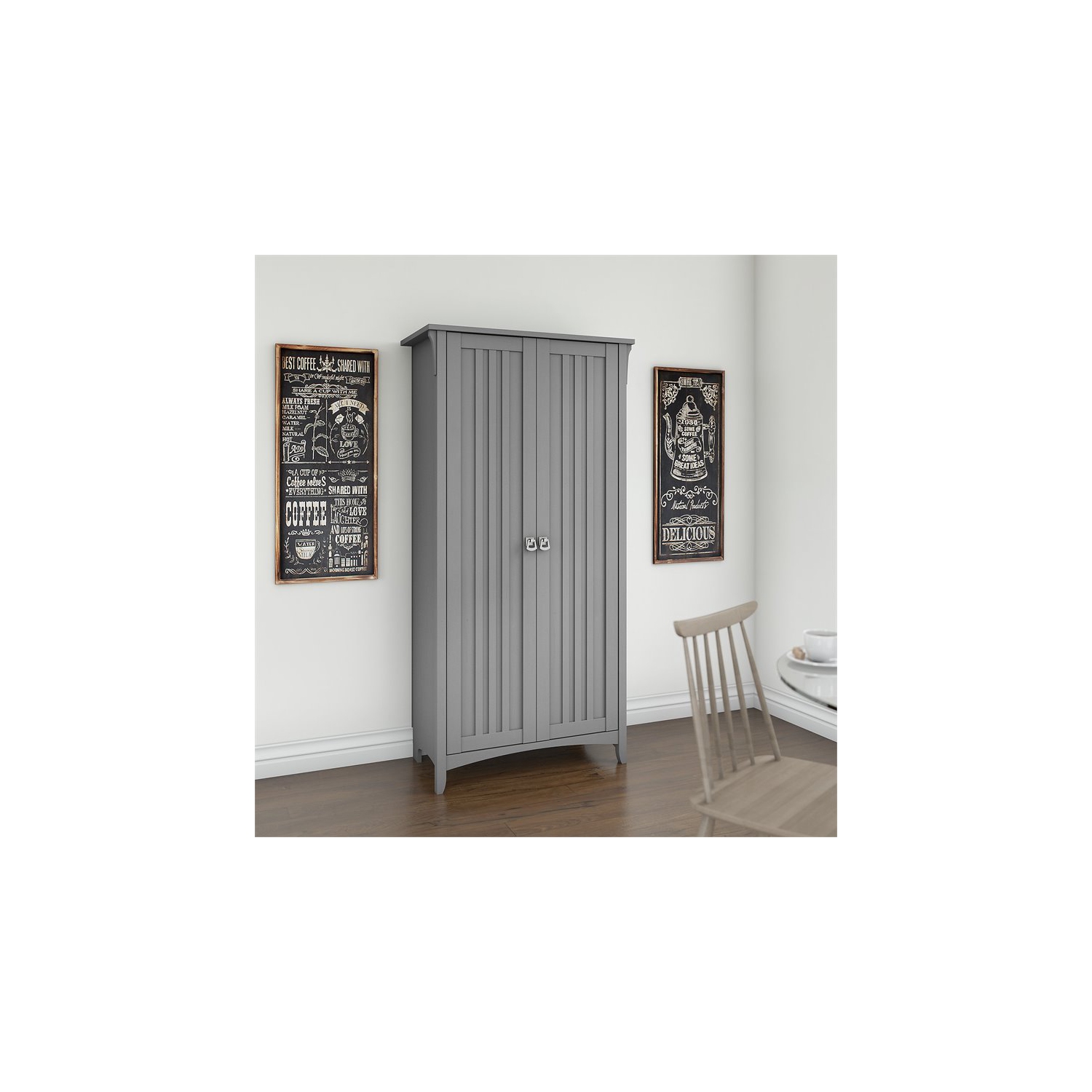 Bowery Hill Furniture – Armoire de cuisine Salinas avec portes, gris Cape Cod