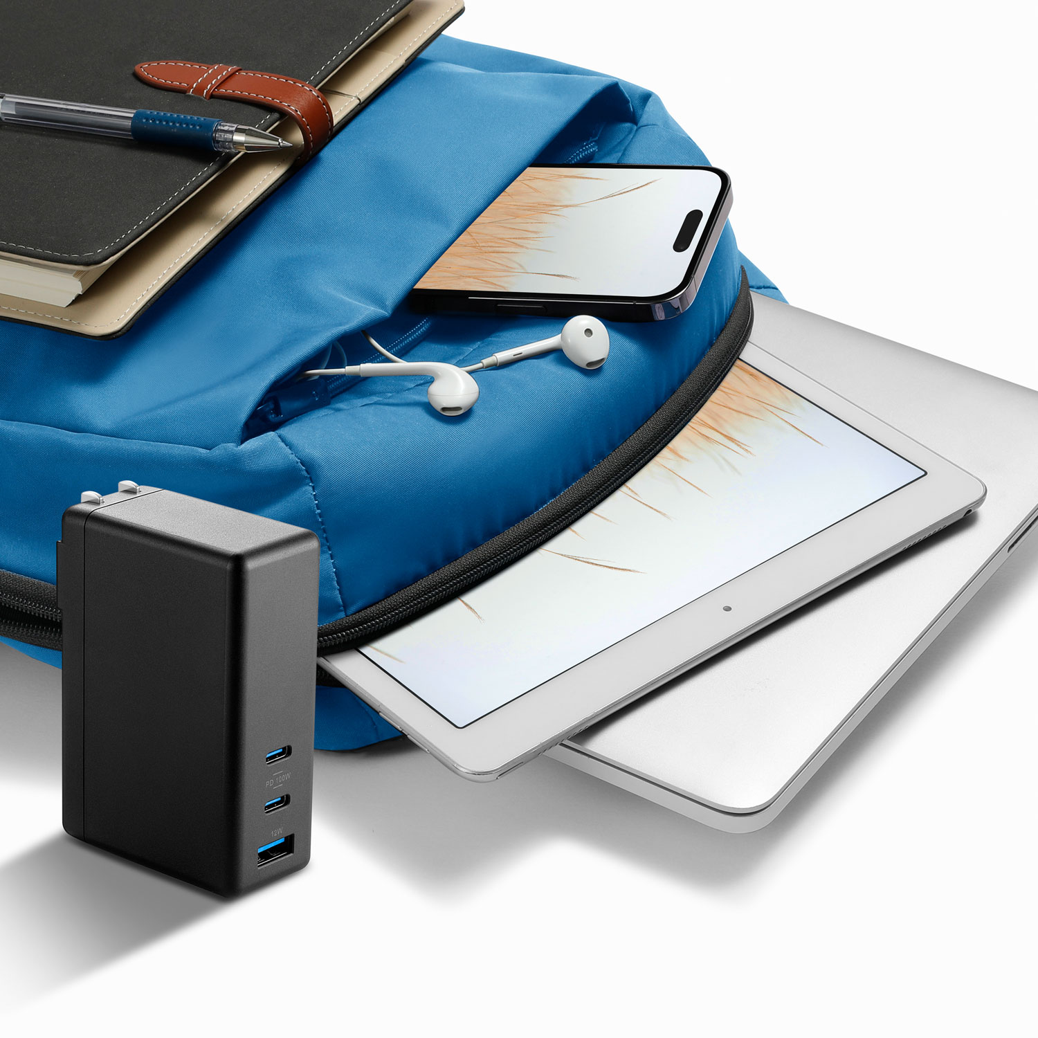 Chargeur mural USB-C de 112 W d'Insignia avec 2 ports USB-C/ 1 port USB-A - Exclusivité de Best Buy