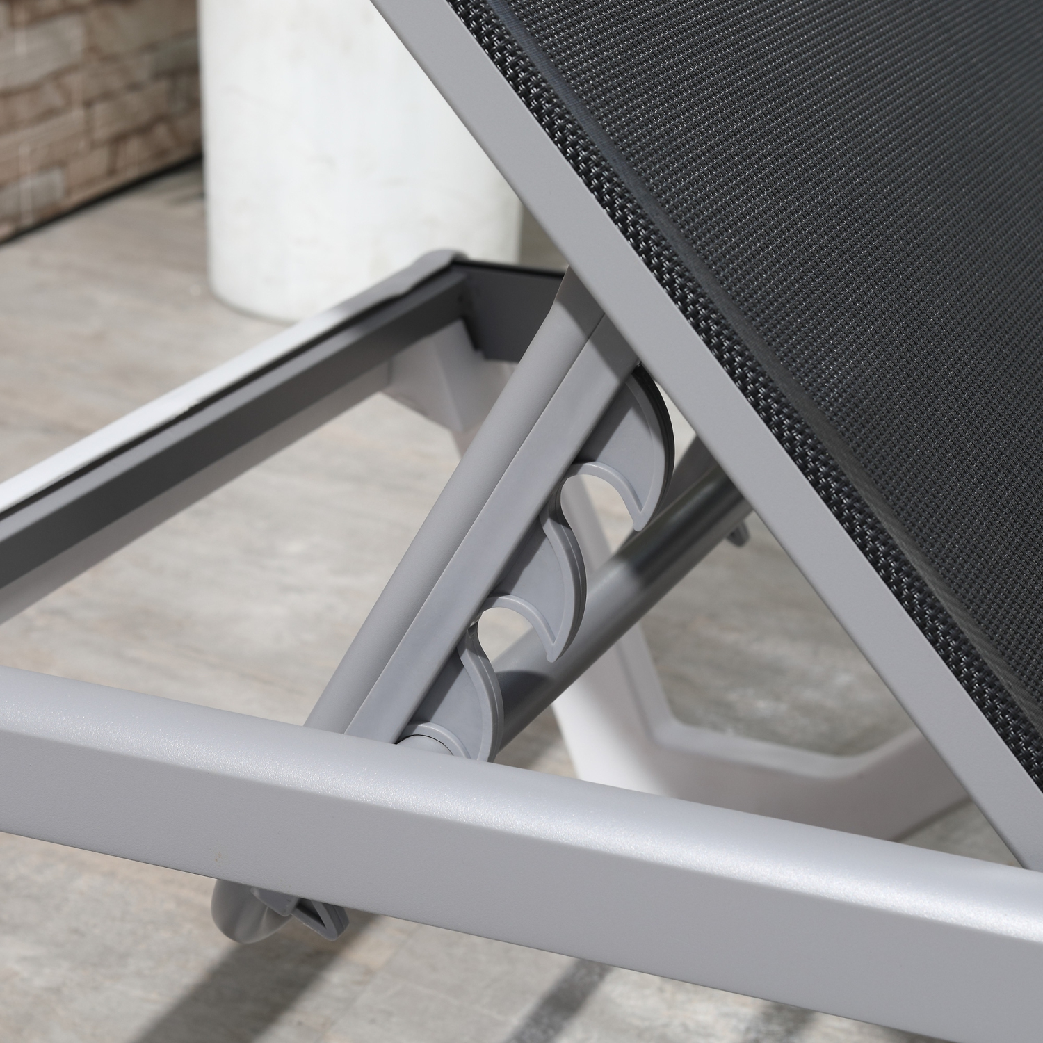 Chaise longue extérieure Outsunny, chaise de jardin en aluminium avec dossier réglable à 5 niveaux, roulettes portatives, tissu en filet perméable à