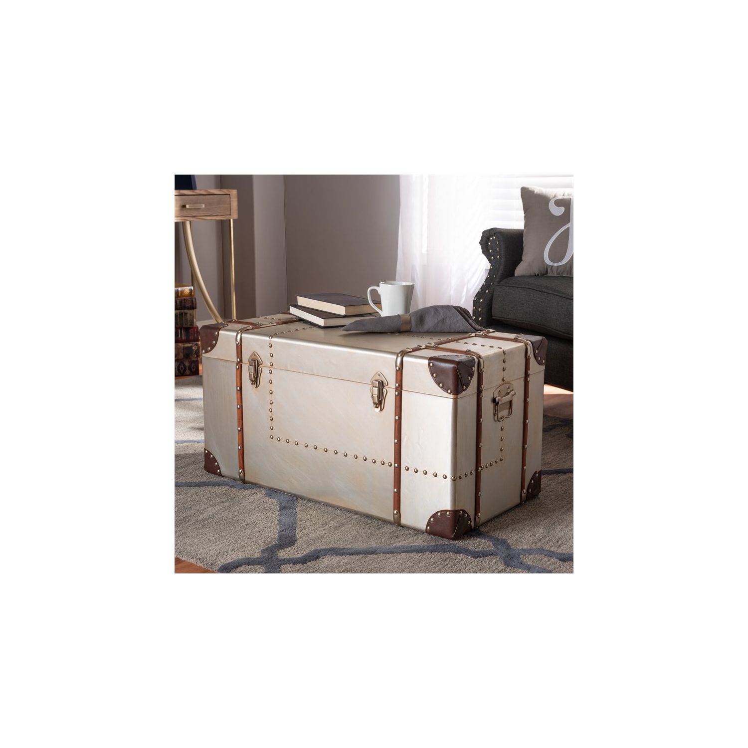 Coffre de rangement en métal argenté français de Bowery Hill