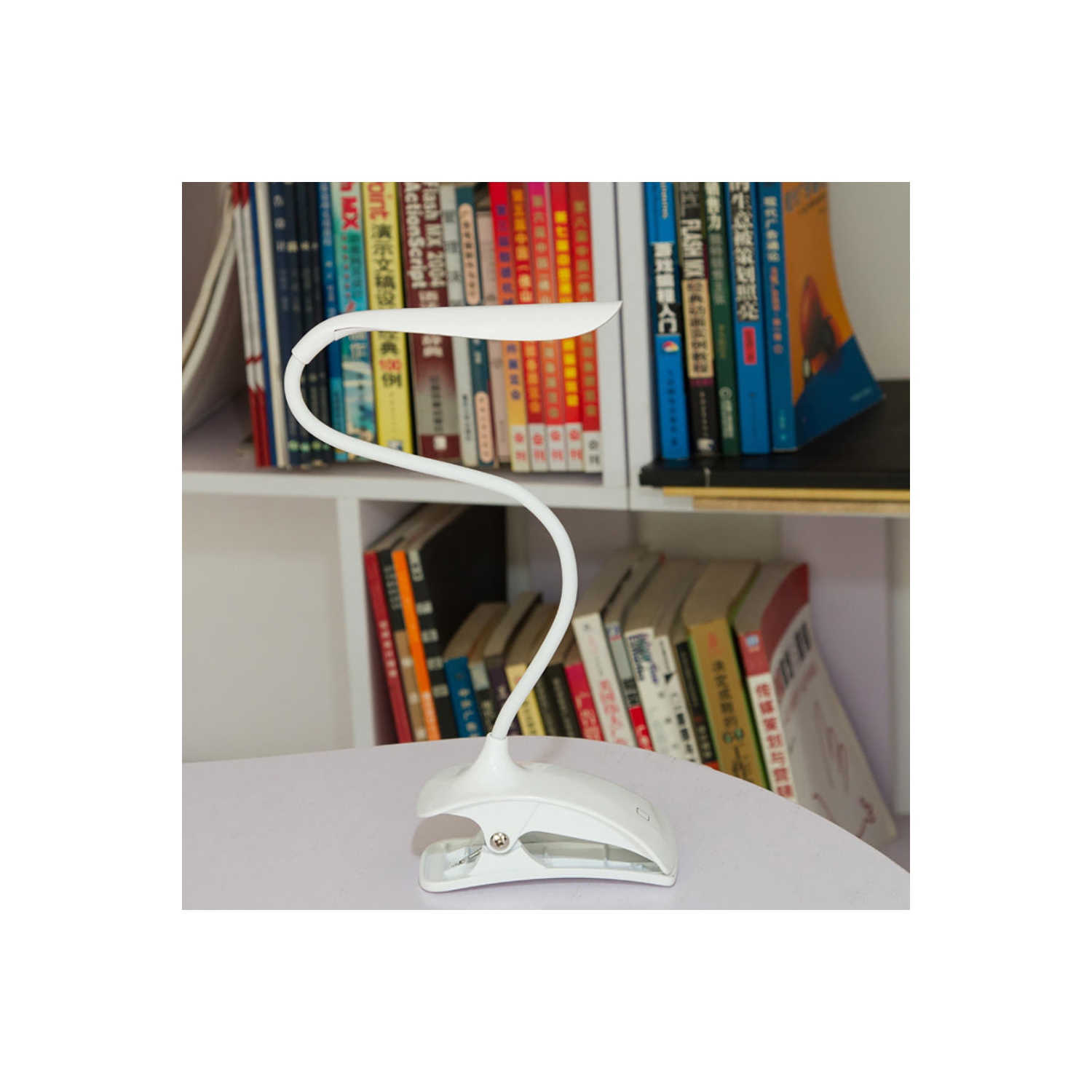 Lampe de table à pince flexible moderne à piles LED pour travailler, étudier, utiliser dans le salon - PrimeCables®