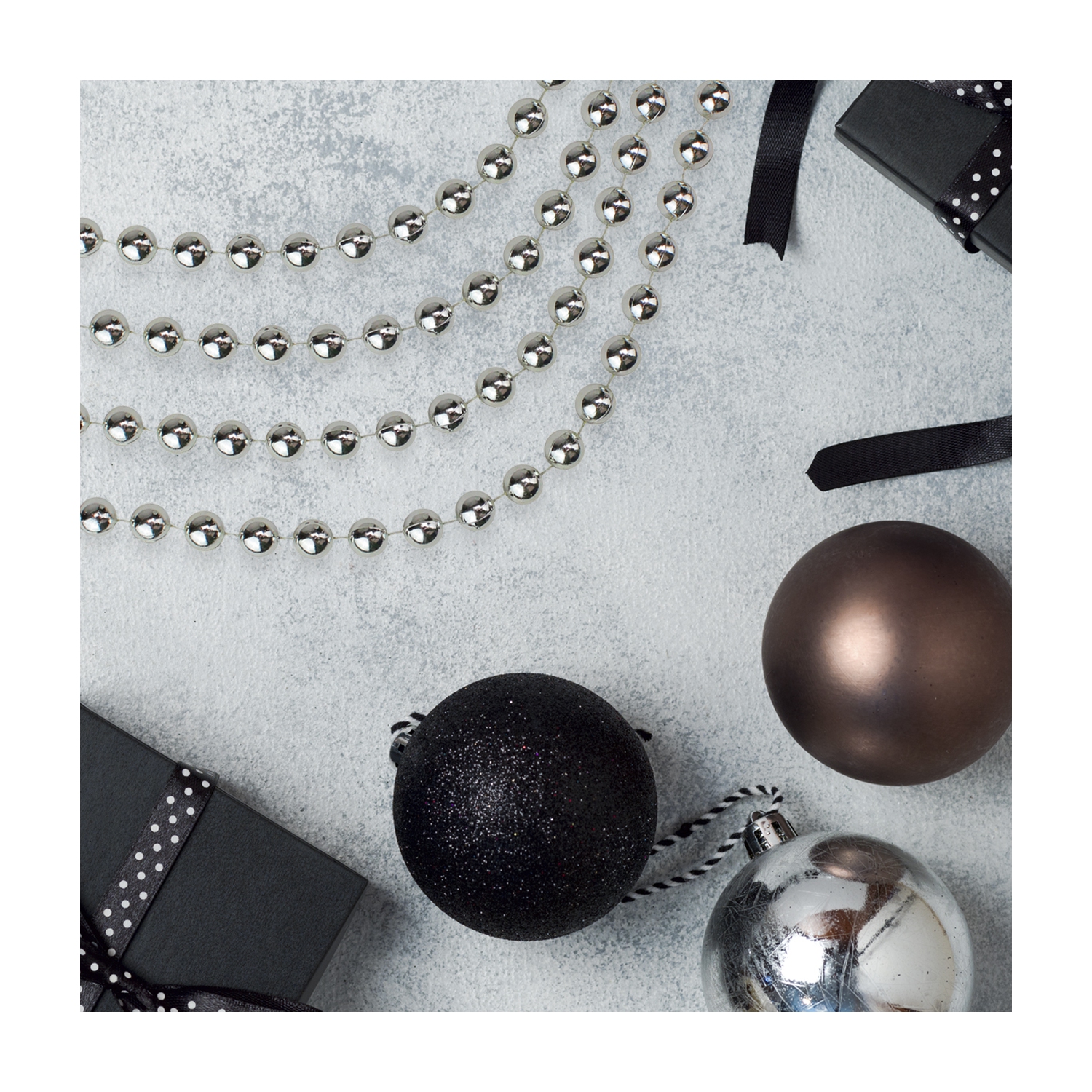 Guirlande de Noël ronde de perles argentées brillantes de 33 pi – non illuminée