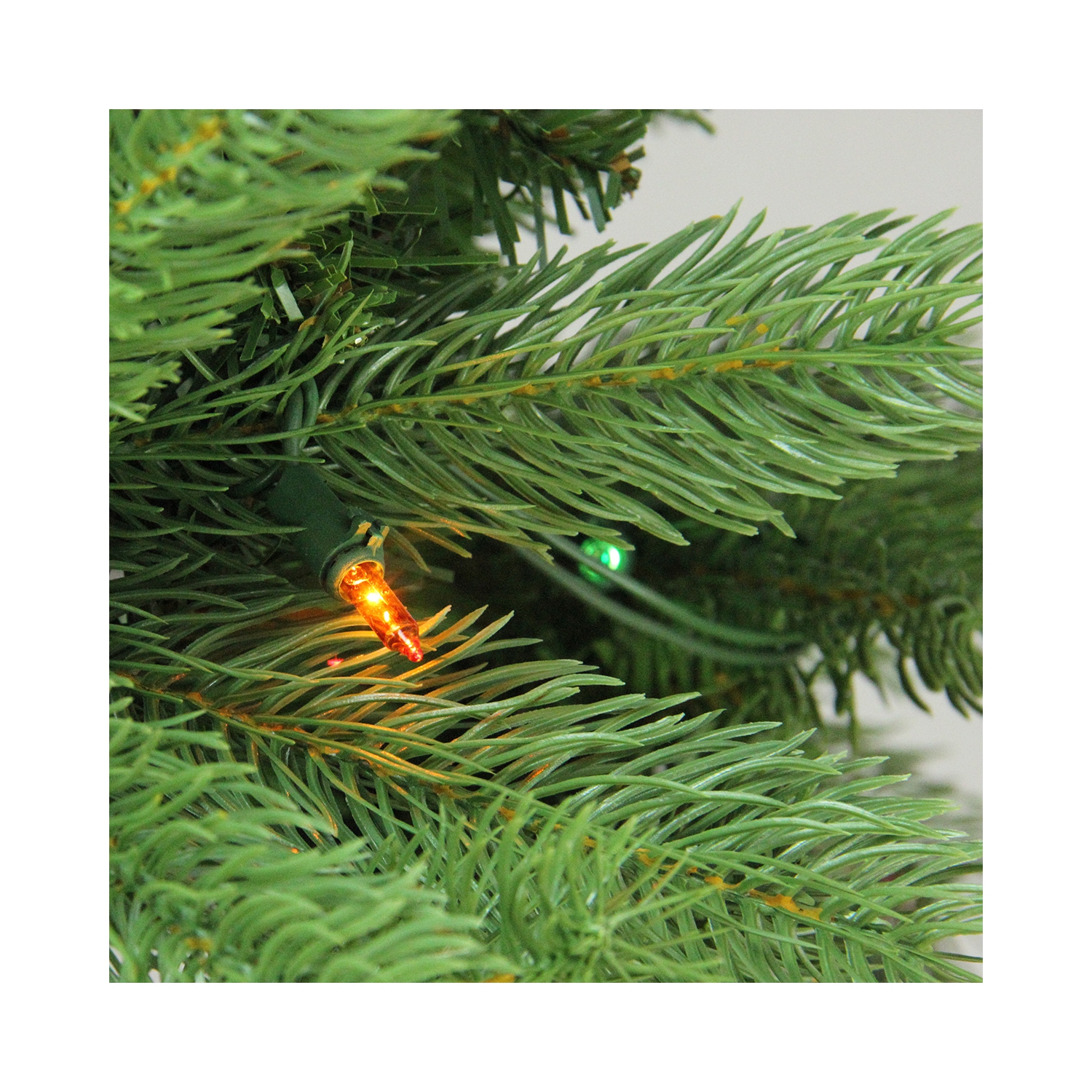 Sapin noble illuminé de 7.5 pi – lumières multicolores