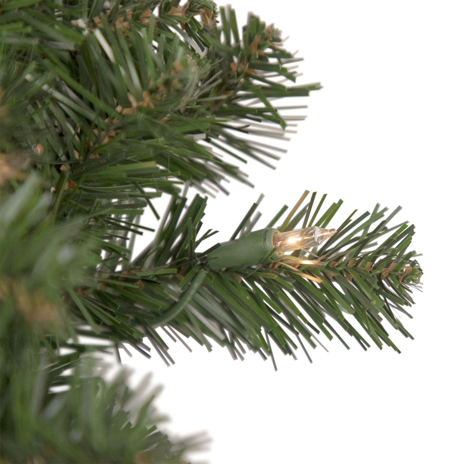 24" Pre-Lit Deluxe Windsor Pine Artificial Christmas Wreath - Clear Lights