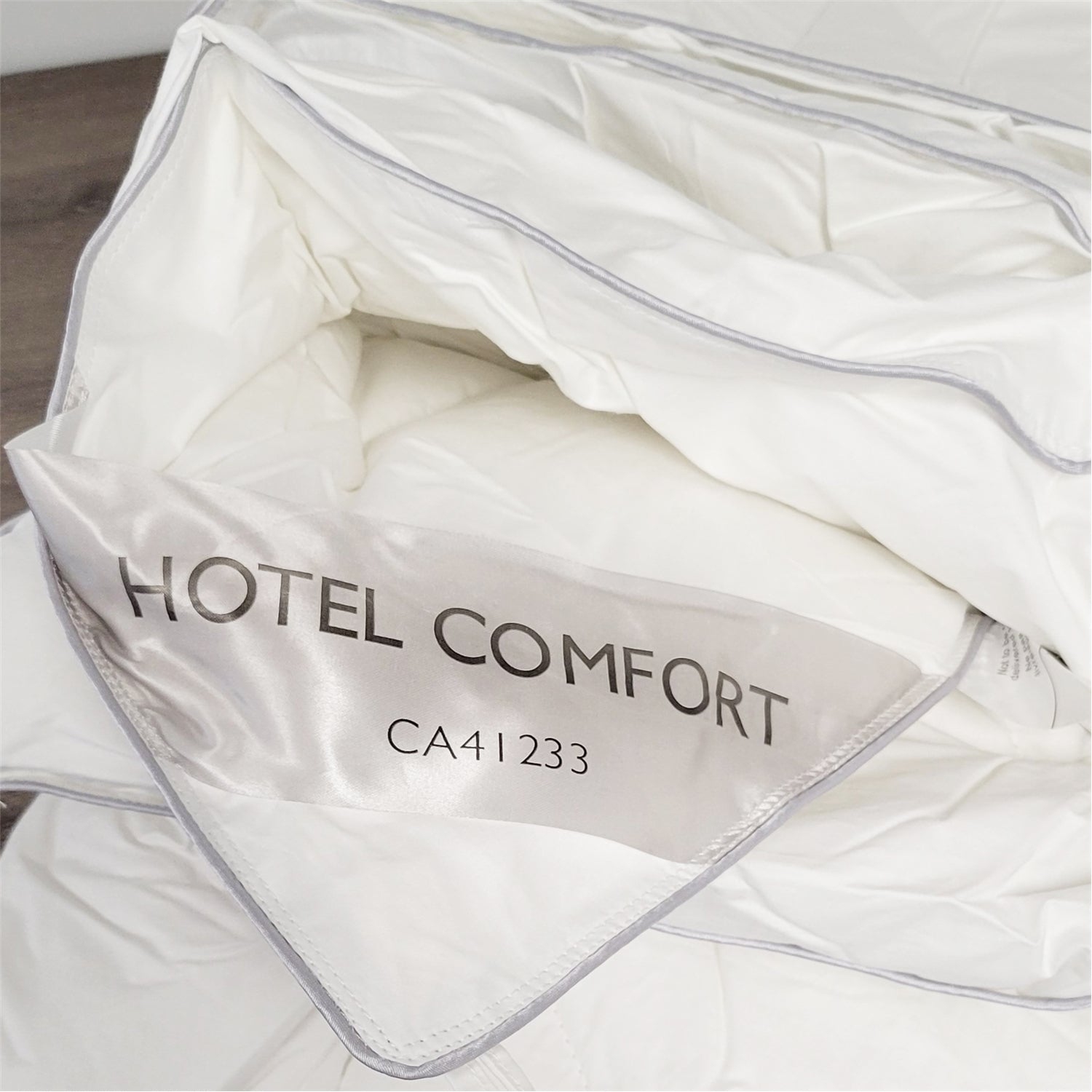 Cotton House - Hotel Comfort Synthetic Duvet, 100% Cotton, 100% MicroGel Fiber 3D Filling, Twin Size, White