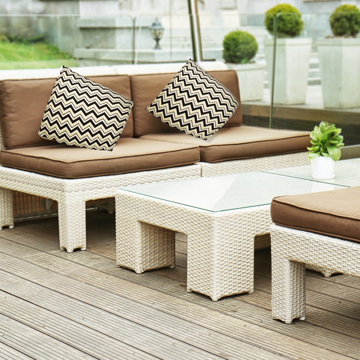 Coussin décoratif à motif de chevrons, beige, noir et ivoire, 30 po Urban Life