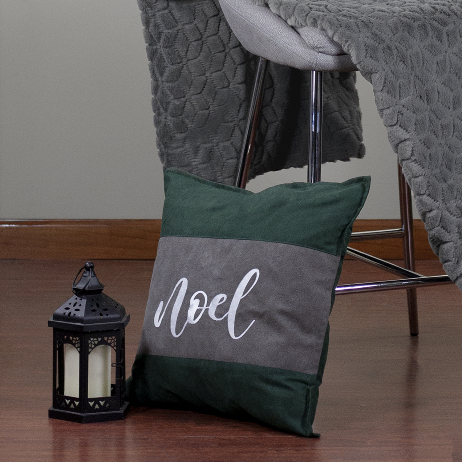 Coussin décoratif « Noel » en suède vert et brun, 18 po