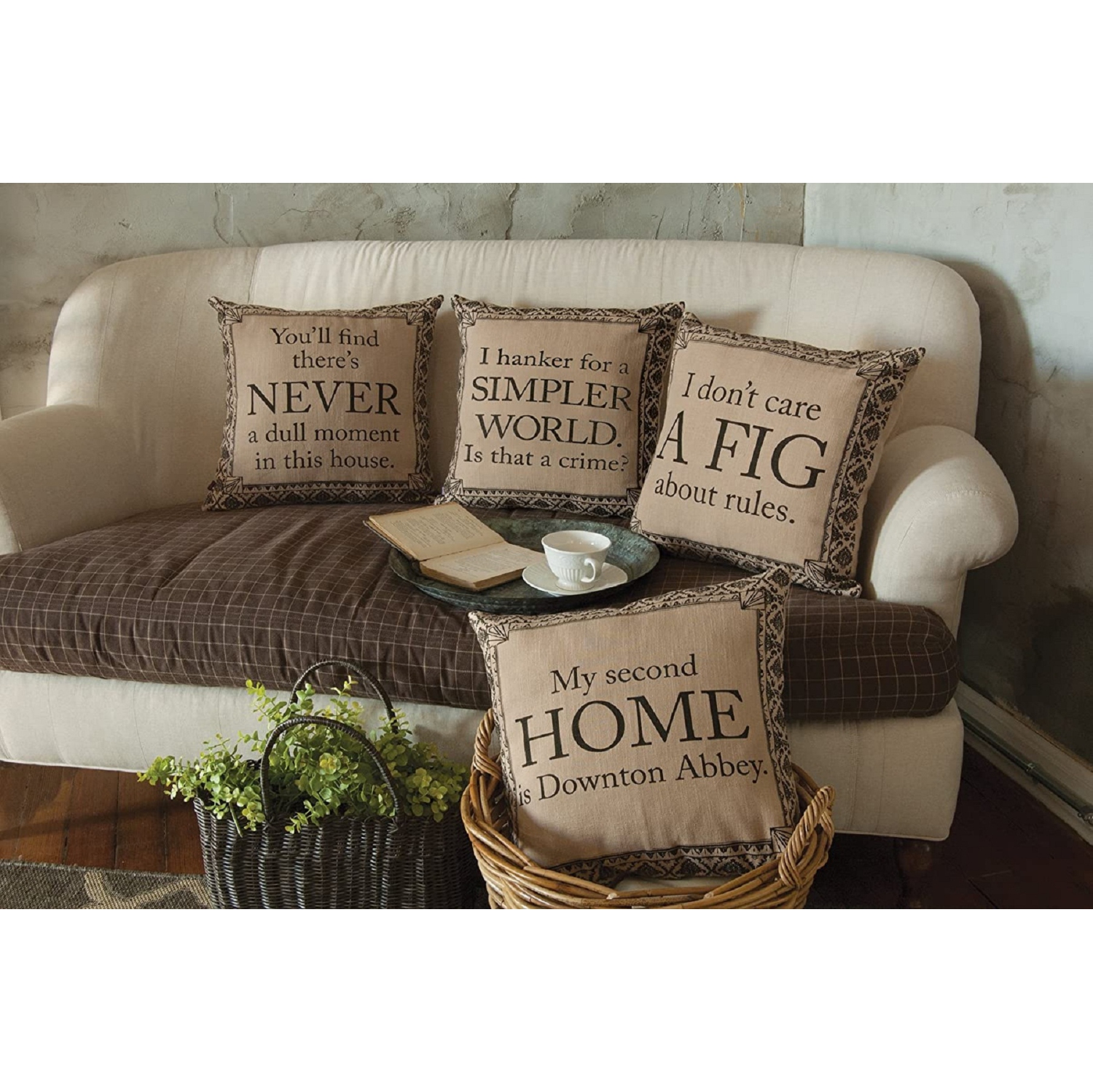 Coussin décoratif carré en damas anglais « Second Home » Downton Abbey Life, 18 po