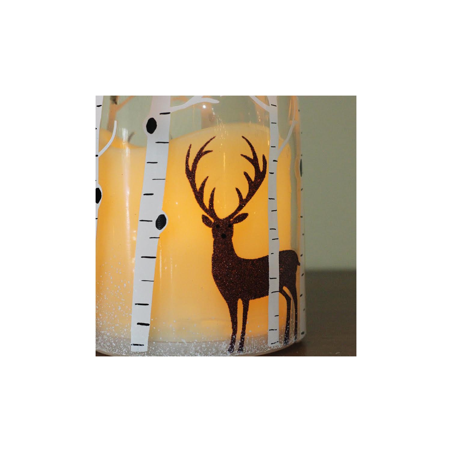 Bougie pilier sans flamme DEL de 10 po dans une lanterne en verre transparent avec motifs de cerfs