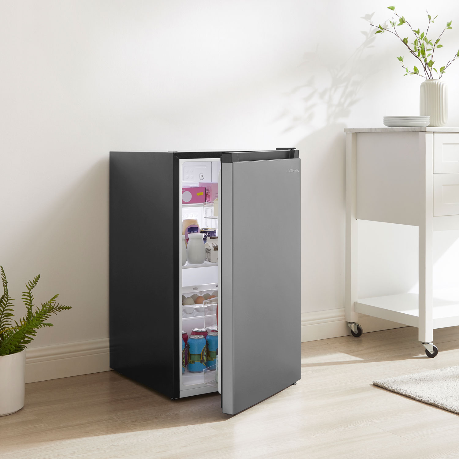 Insignia 4.4 Cu. Ft. Freestanding Bar Fridge - Stainless Steel