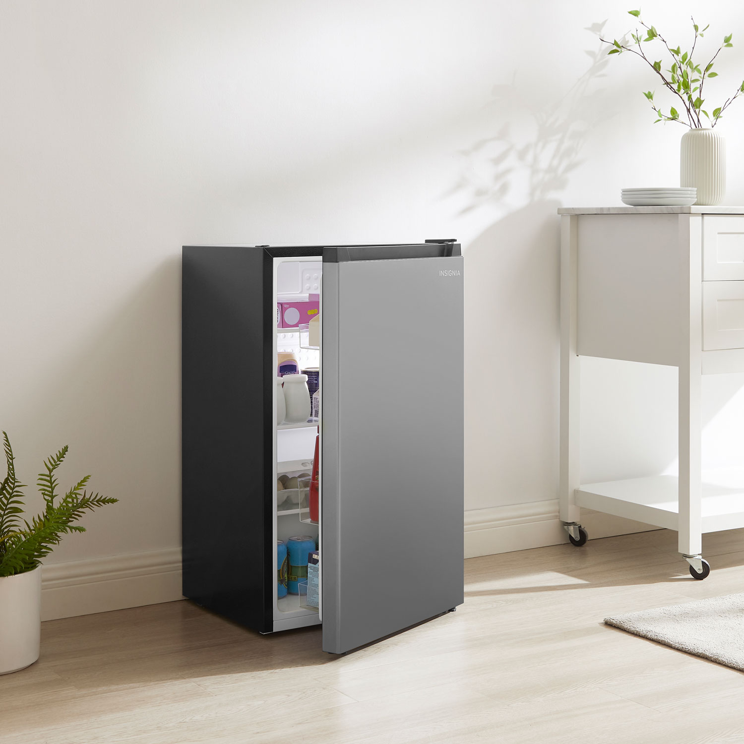 Réfrigérateur de bar autonome 3,3 pi³ d'Insignia - Acier inoxydable