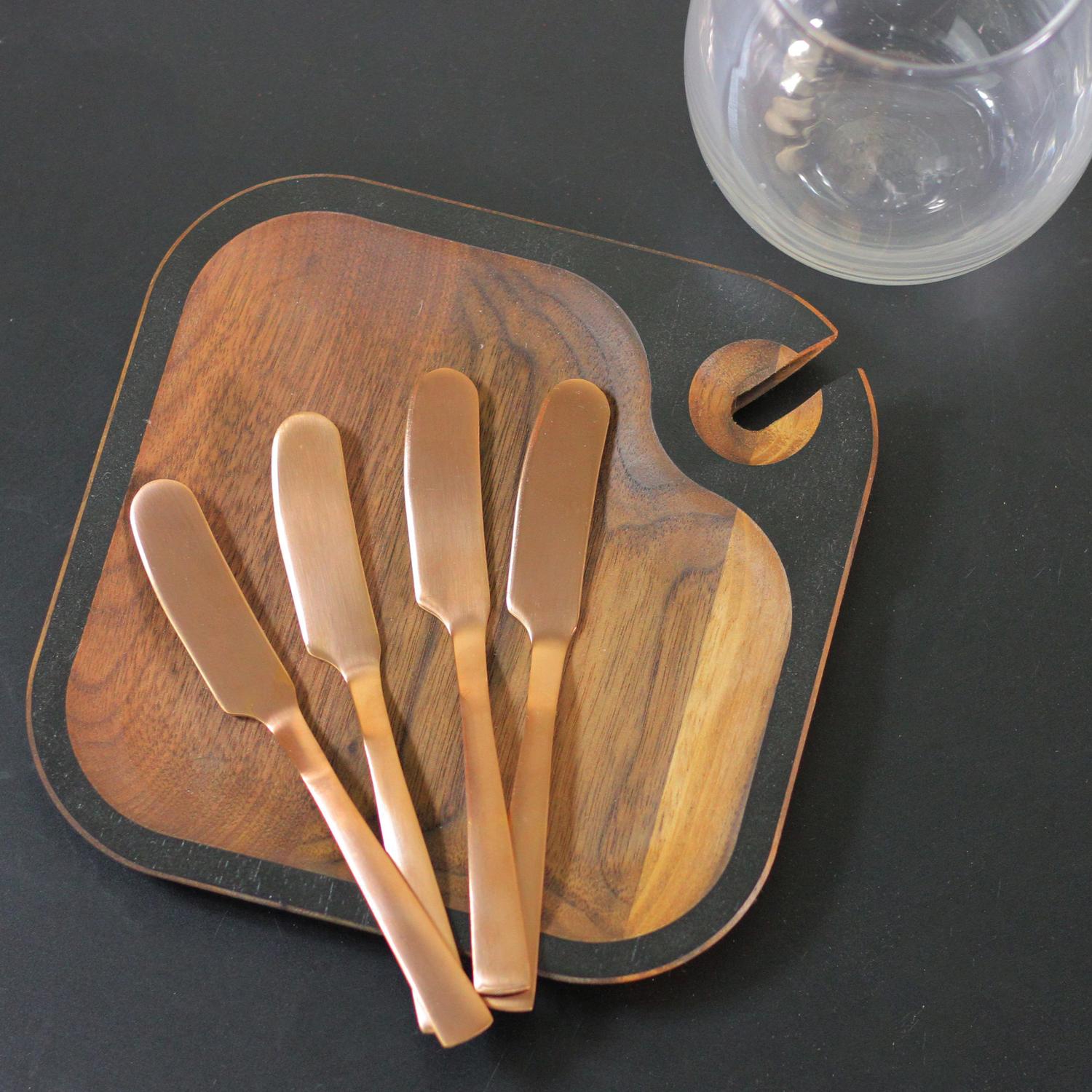Set of 4 Rose Gold Stainless Steel Traditional Style Spreader Knives 5.5"