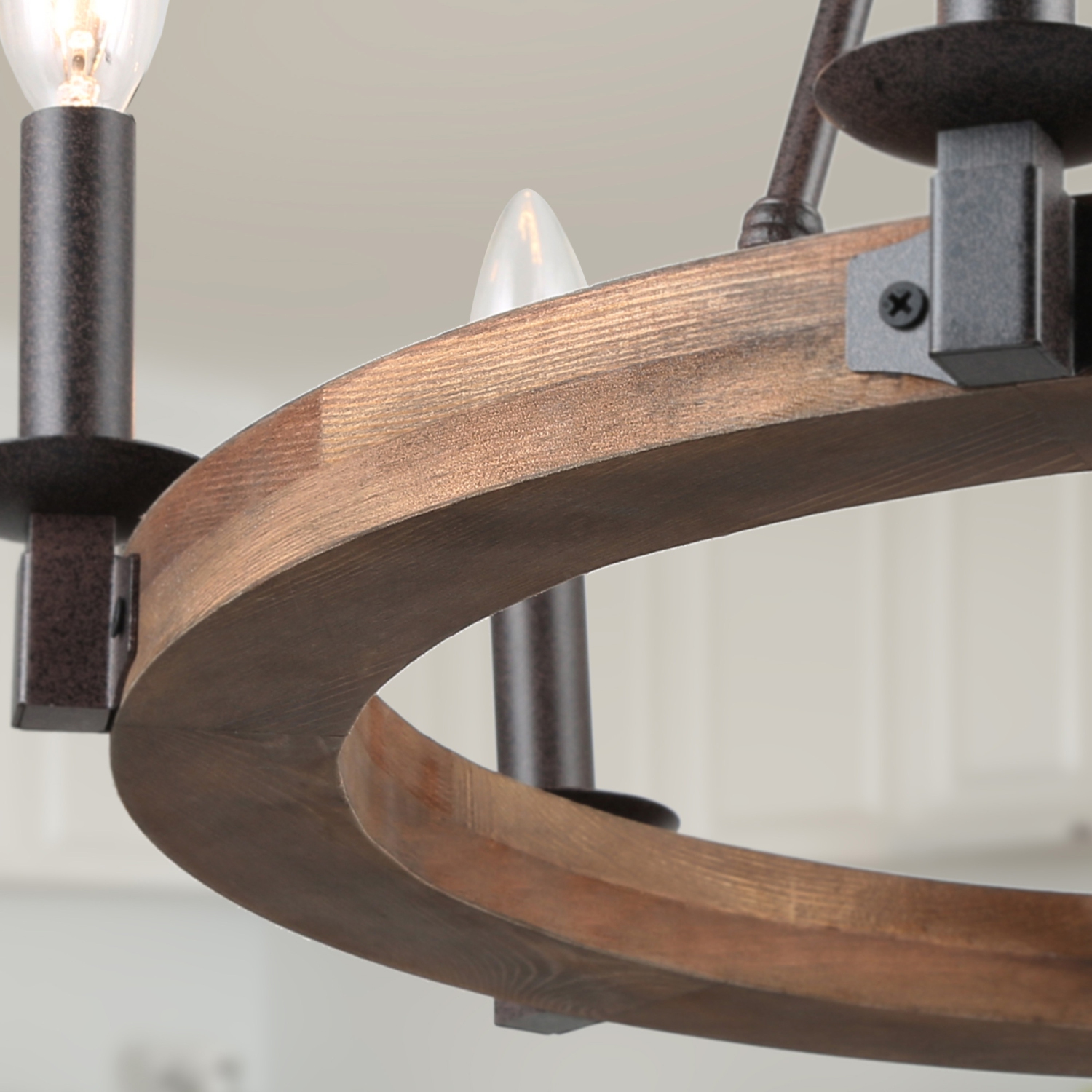 Lustre champêtre rustique à 6 lumières en forme de roue de chariot avec garnitures en bois