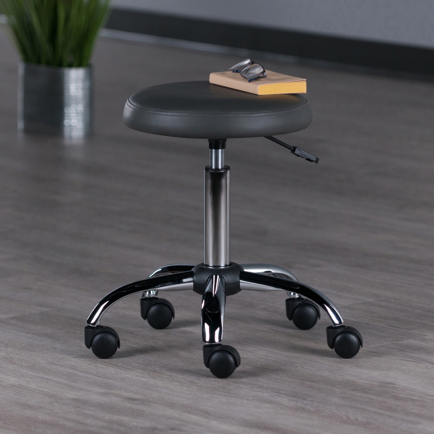 Tabouret pivotant réglable à siège coussiné Clyde - Anthracite et chromé