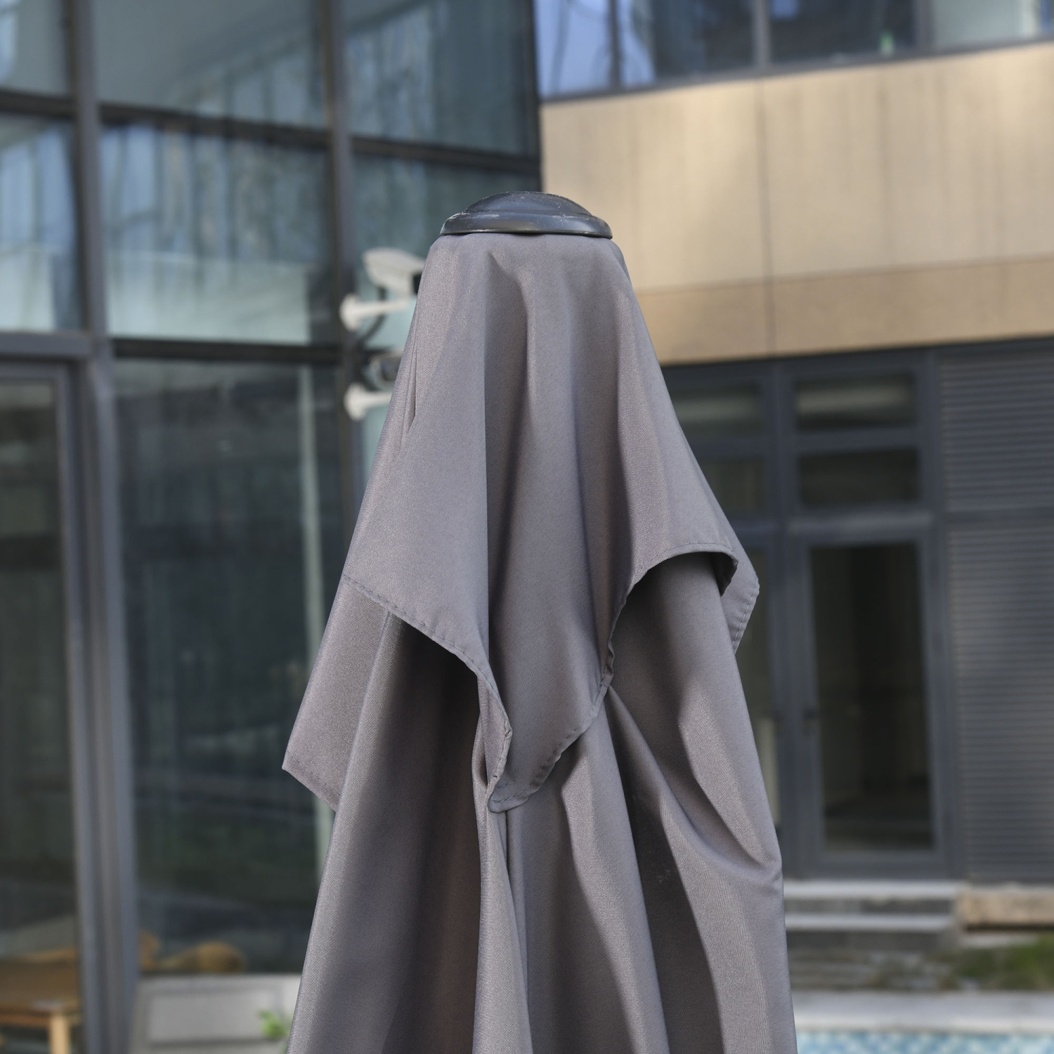 Outsunny Demi-parasol 8' pour extérieur, balcon, terrasse, jardin, fenêtre extérieure, toit avec 5 nervures, gris