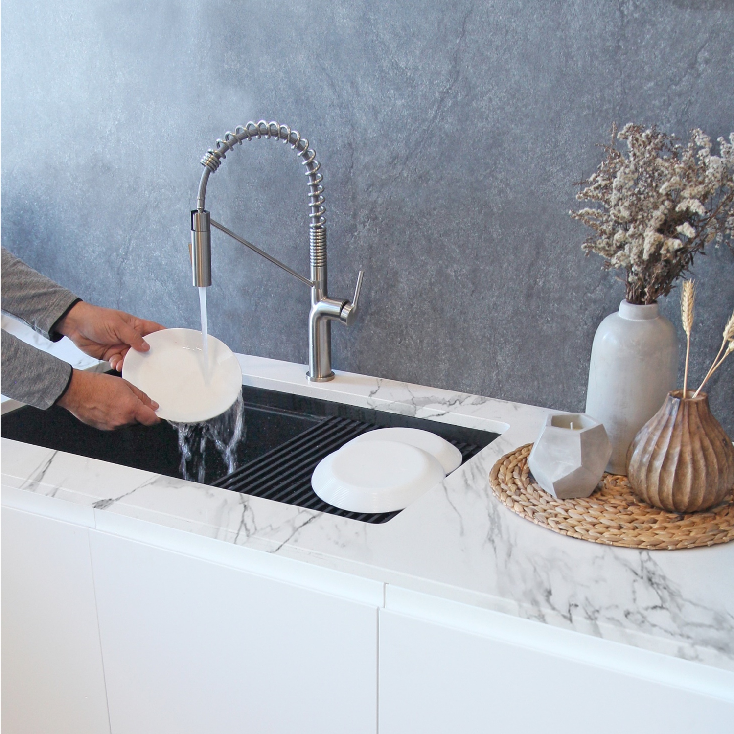 STYLISH Stainless Steel Single Handle Pull Down Sprayer Kitchen Faucet in Stainless Steel Brushed finish K-149S