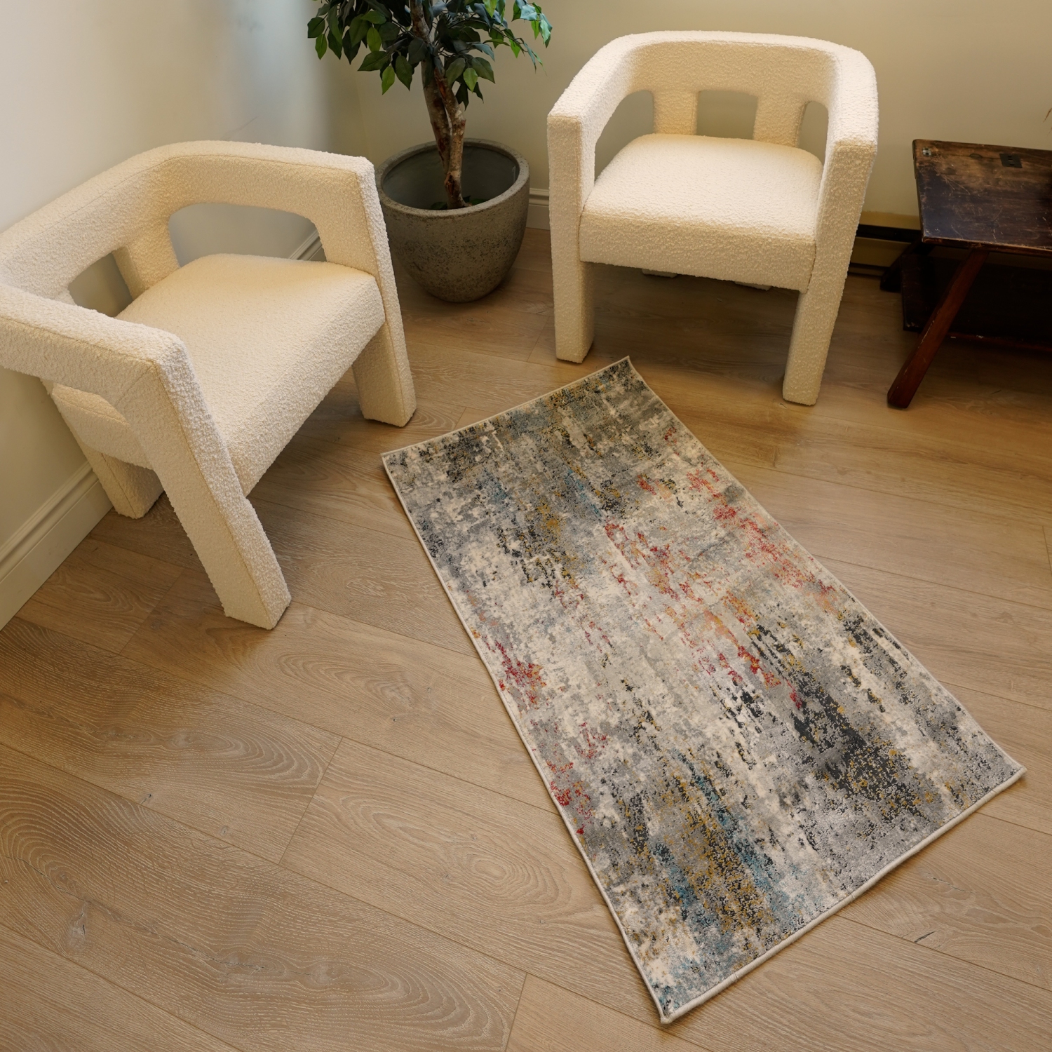 Tapis d'intérieur rembourré Tessera gris/rouge d'aspect usé et confortable