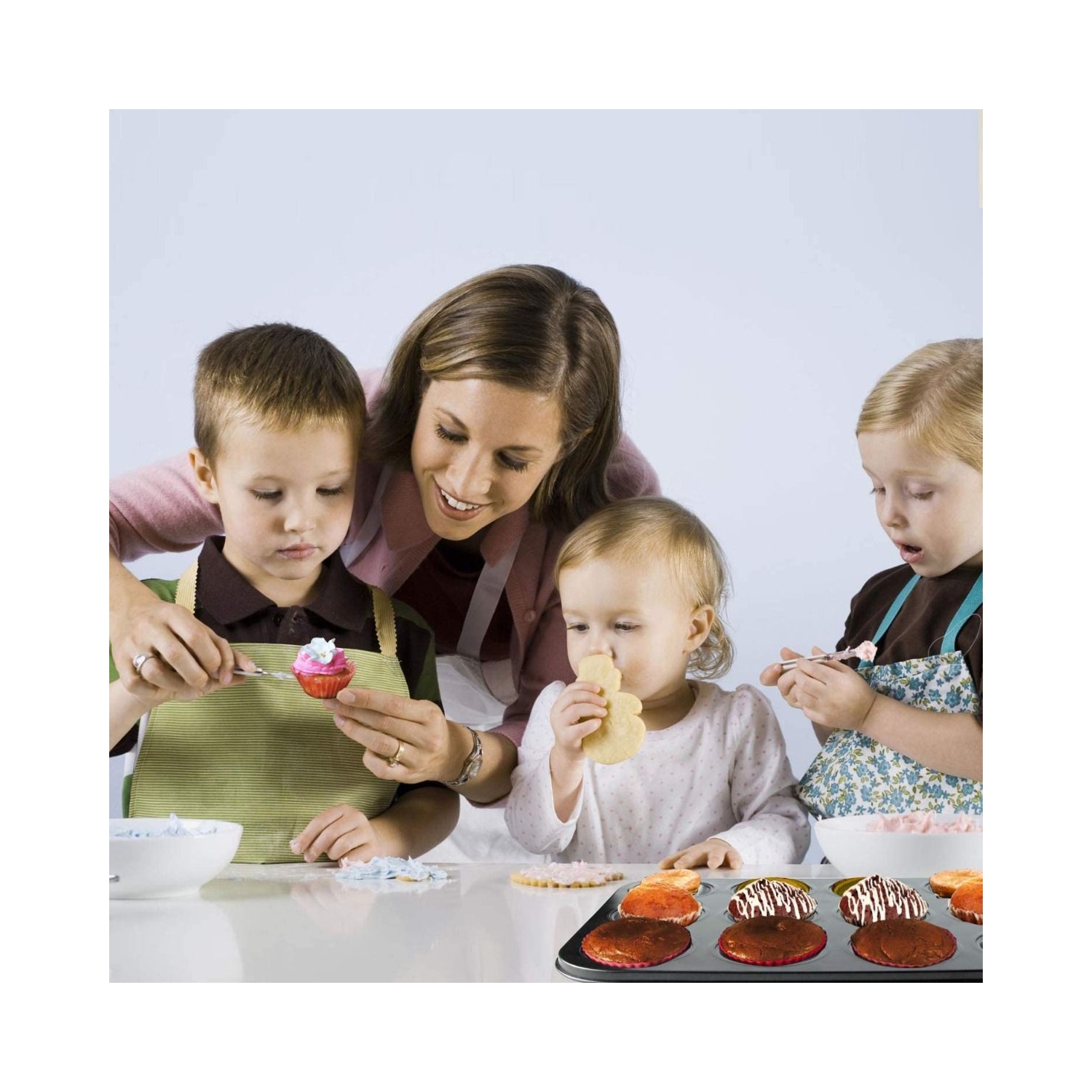 ISTAR Nonstick Bakeware Cupcake & Muffin Tray 12 Holes Cake Baking Tray Carbon Steel Oven Trays Pastry Tool