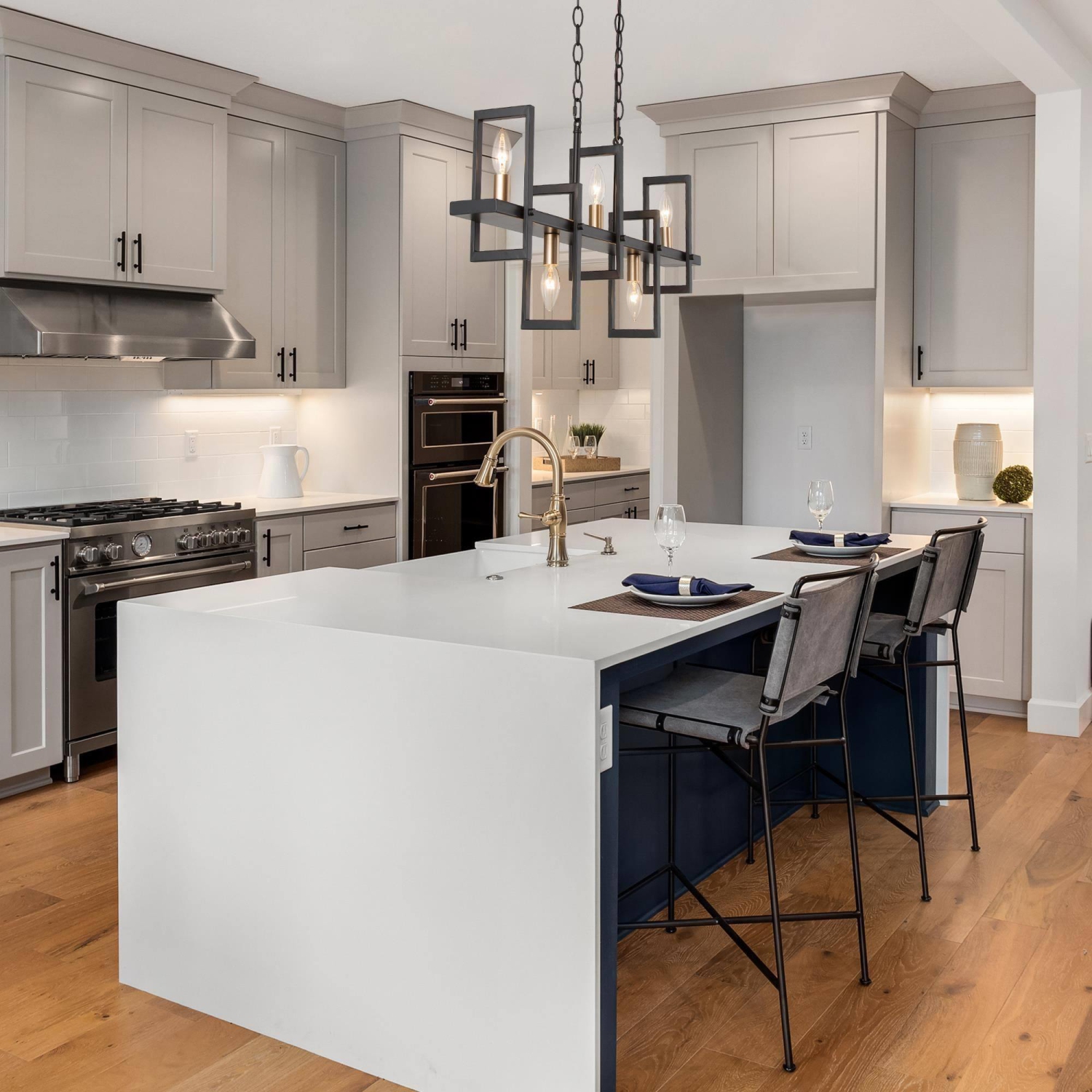 Modern Linear Kitchen Island Chandelier 5-Light Matte Black and Gold Chandelier Light for Dining Room