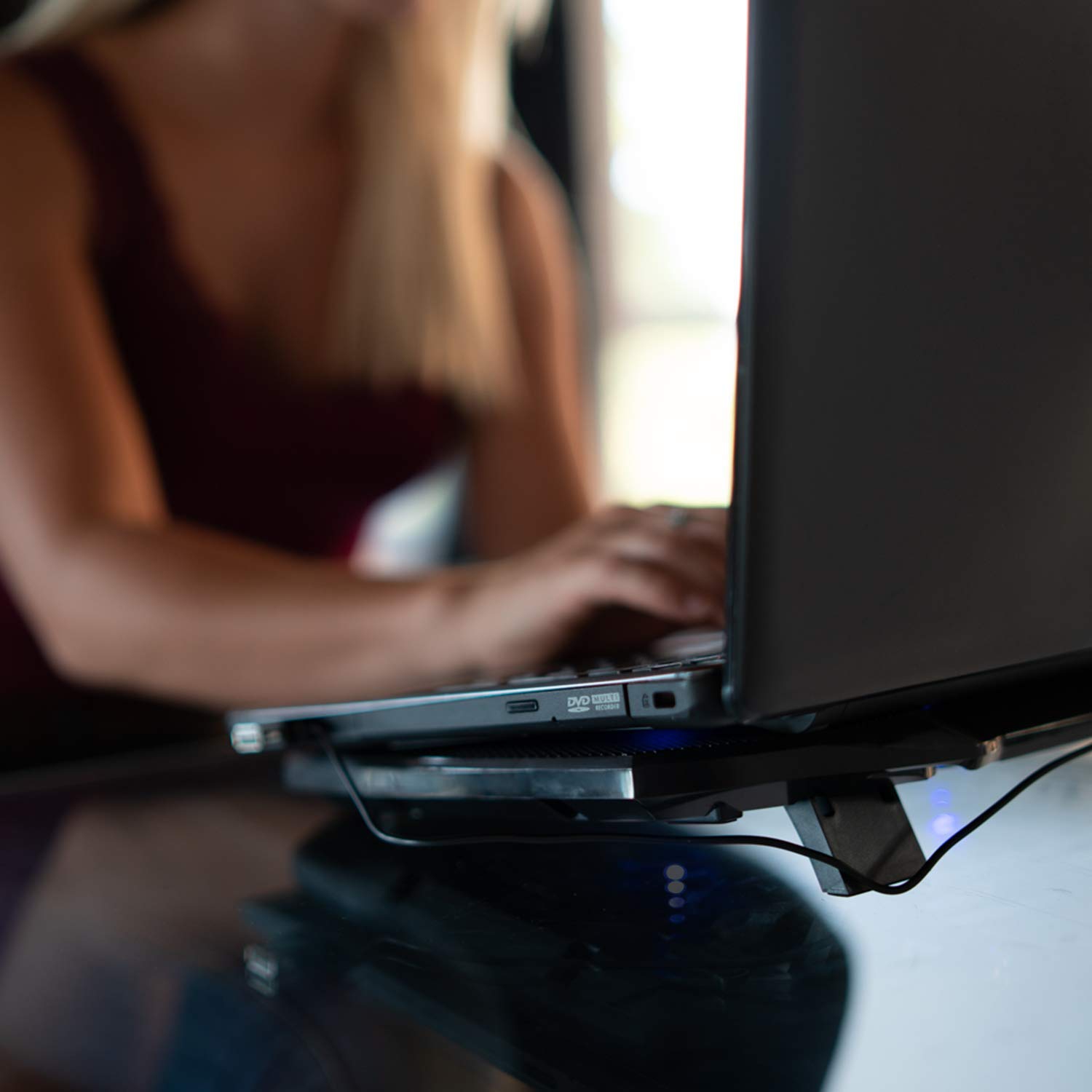 KLIM Pro - The Laptop Cooling Pad for Professionals + Light, Compact, Easy to Carry, Durable + 10” to 15,6” + Extra USB Port