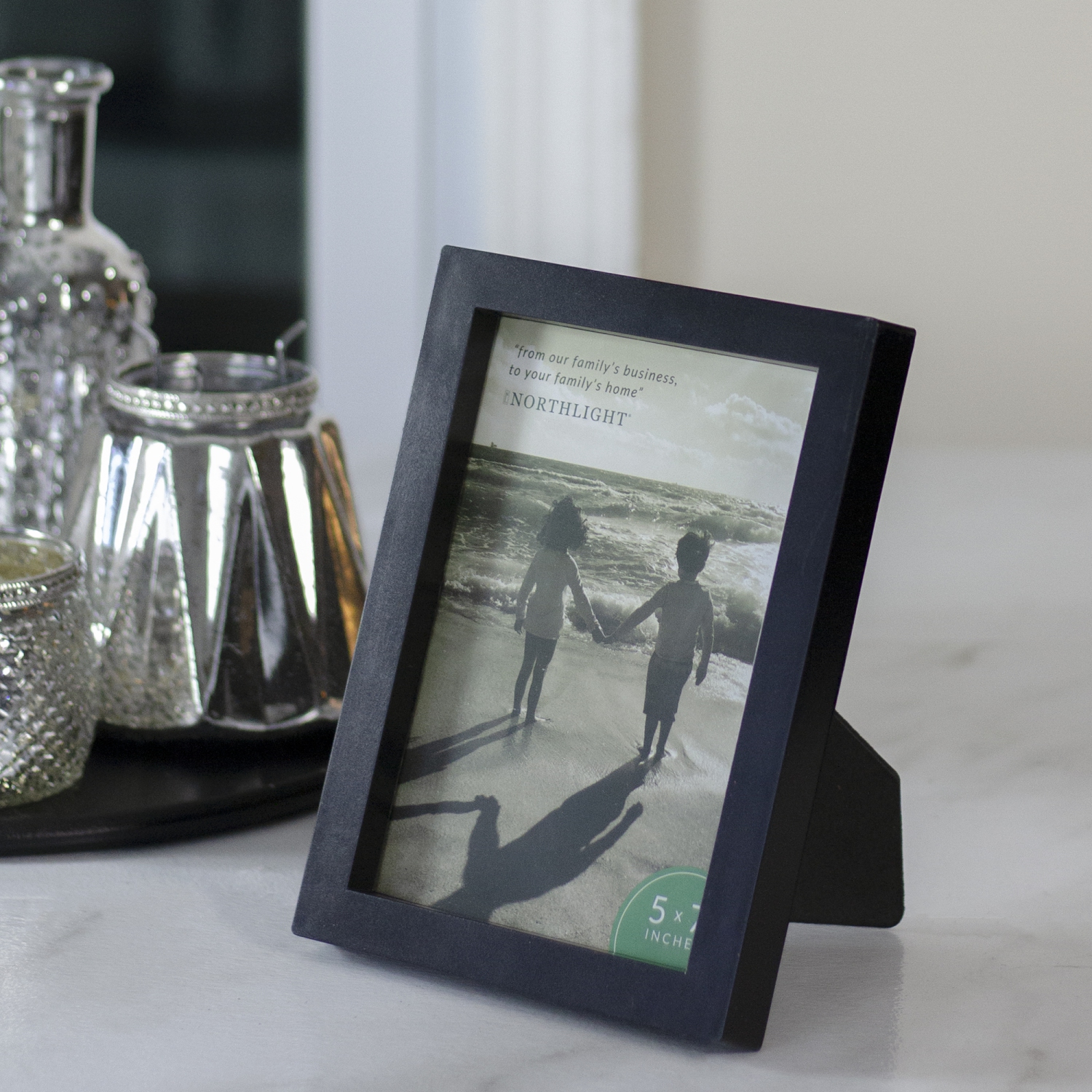 Cadre noir classique de 8,25 po avec dos chevalet pour photos de 5 x 7 po