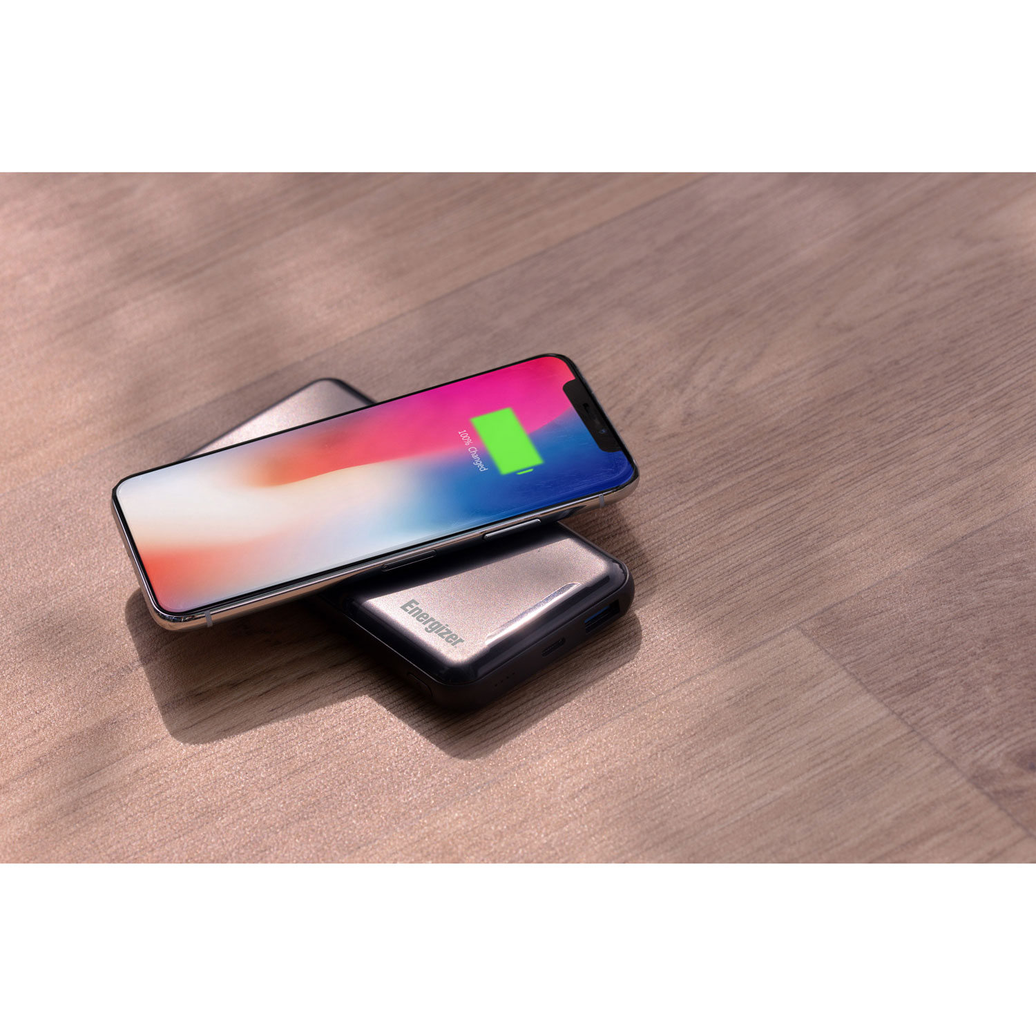 Chargeur portable USB-A/USB-C de 10 000 mA h d'Energizer avec chargeur Qi sans fil - Noir