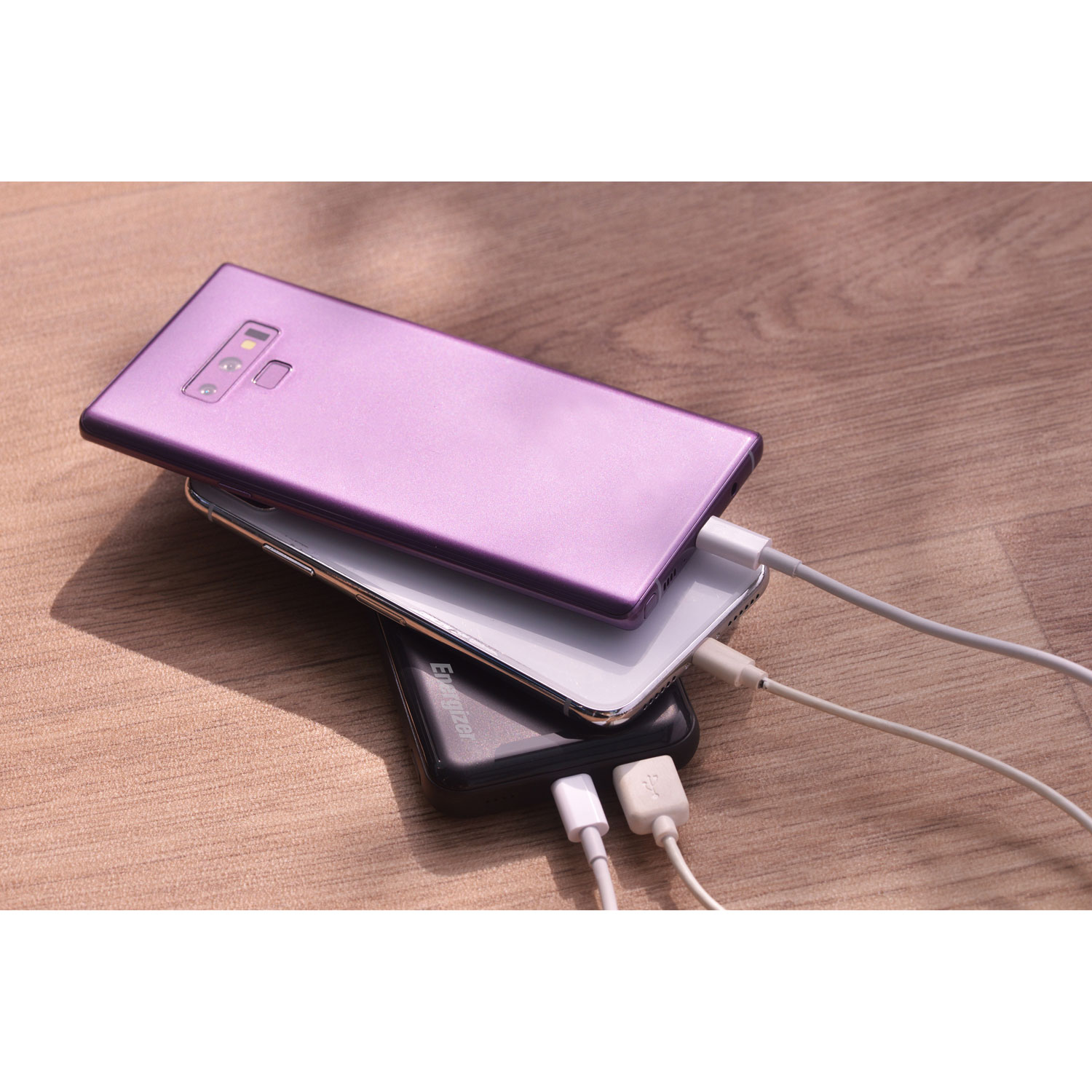 Chargeur portable USB-A/USB-C de 10 000 mA h d'Energizer avec chargeur Qi sans fil - Noir
