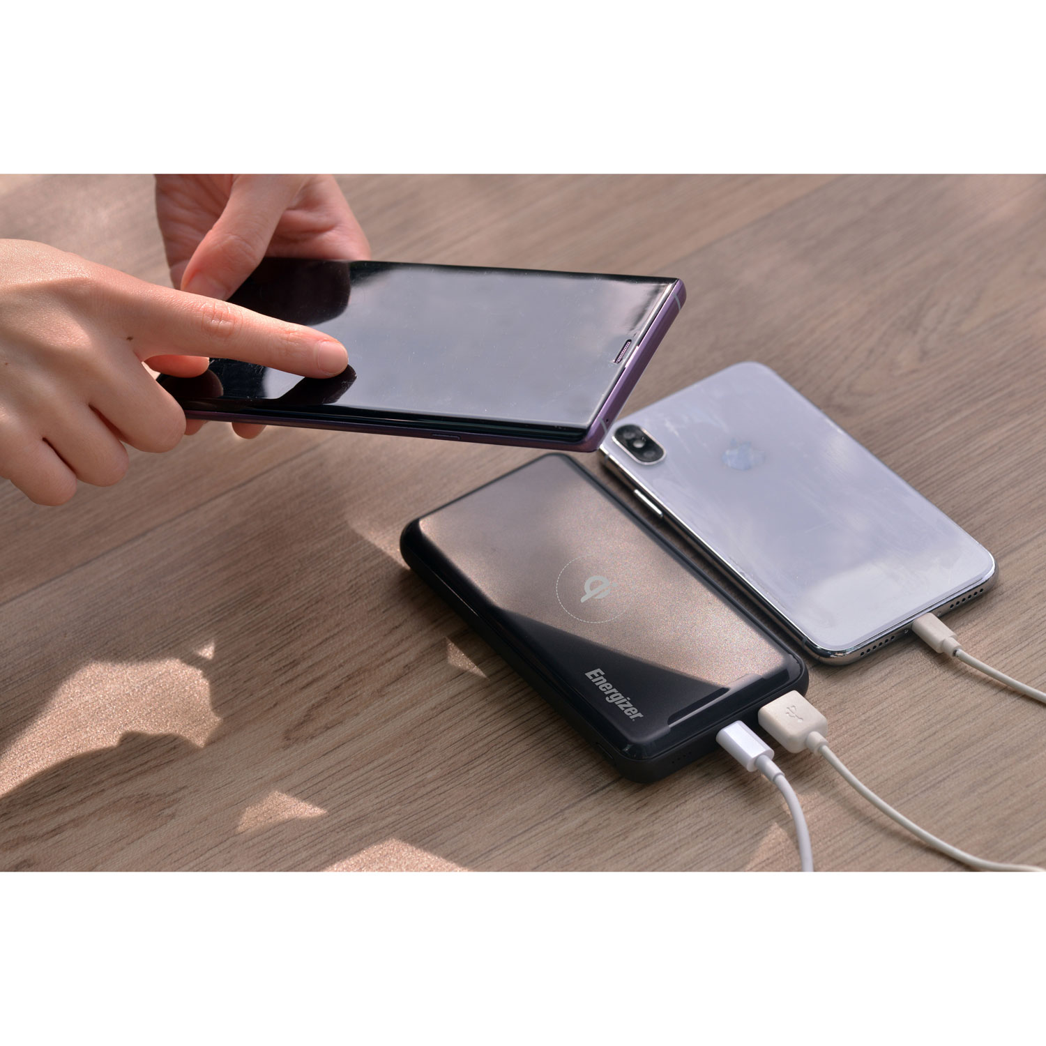 Chargeur portable USB-A/USB-C de 10 000 mA h d'Energizer avec chargeur Qi sans fil - Noir