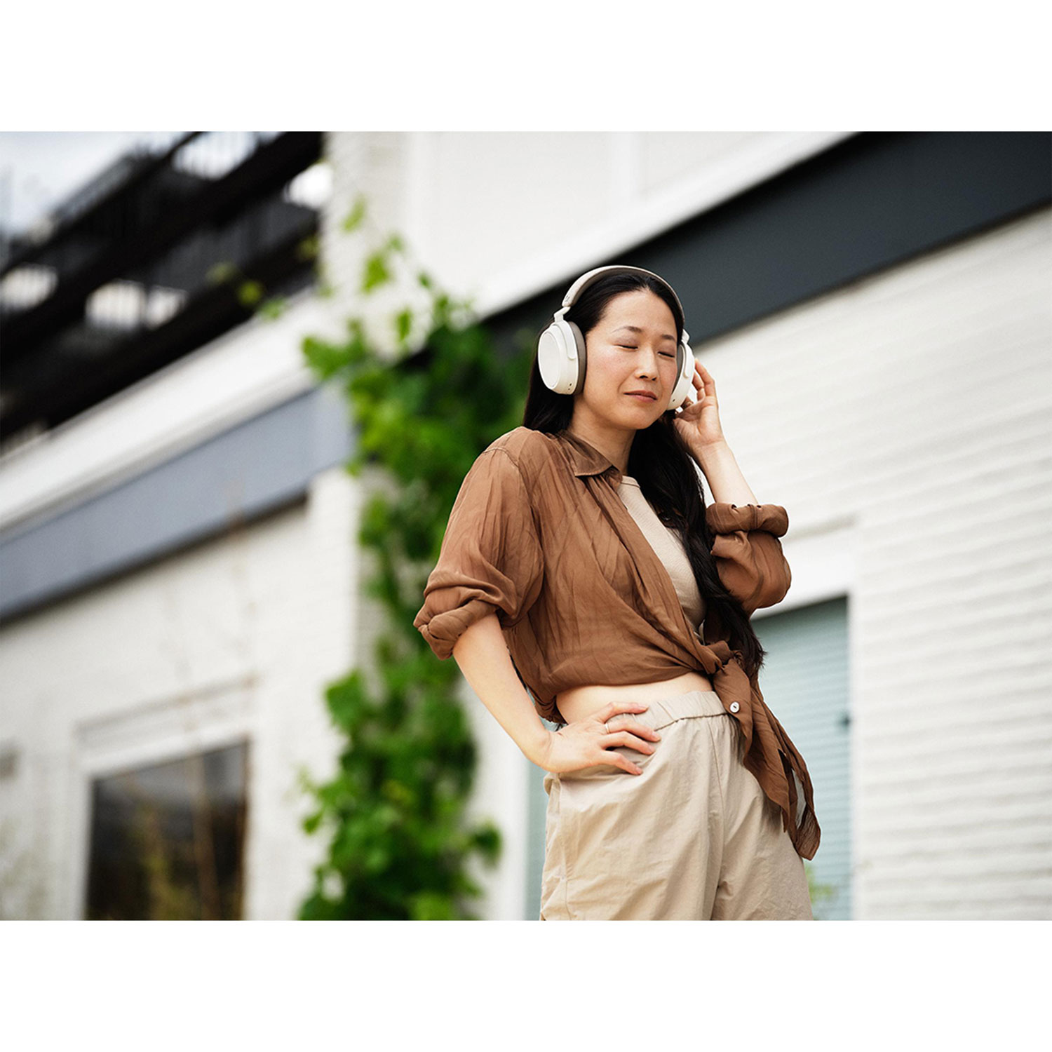 Casque d'écoute Bluetooth à suppression du bruit MOMENTUM 4 de Sennheiser - Blanc