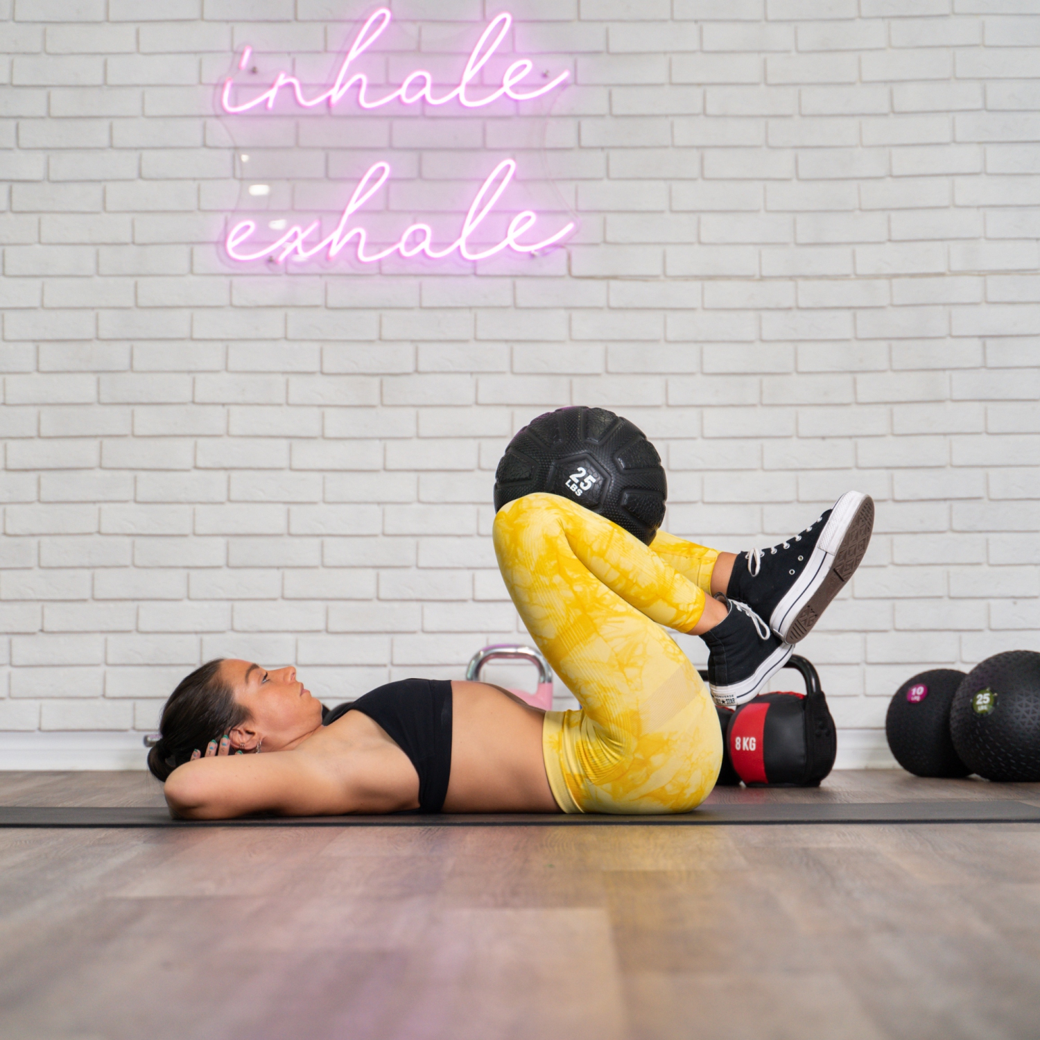 PRISP Weighted Rubber Medicine Ball - Weight Ball for Strength Exercises and Fitness Workouts, 25 lbs