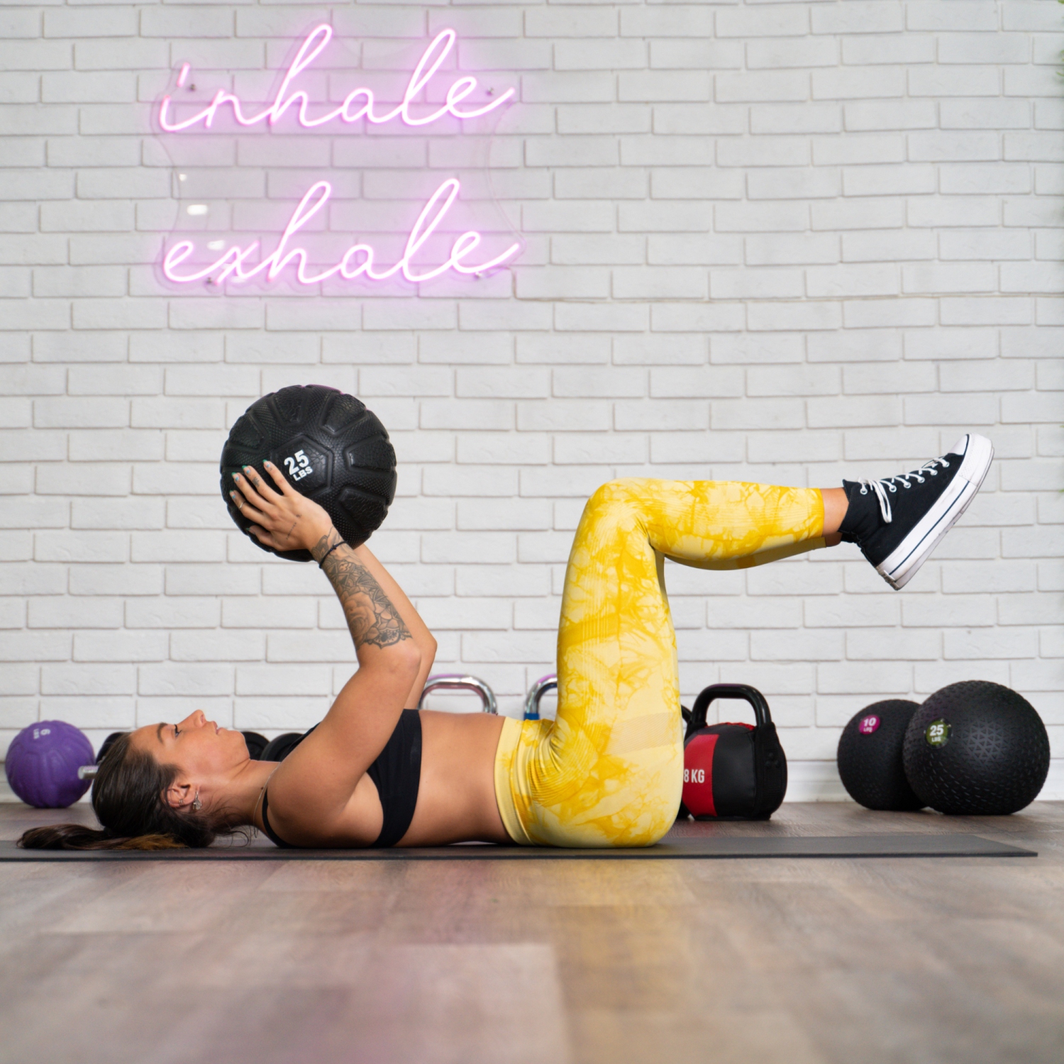 PRISP Weighted Rubber Medicine Ball - Weight Ball for Strength Exercises and Fitness Workouts, 25 lbs