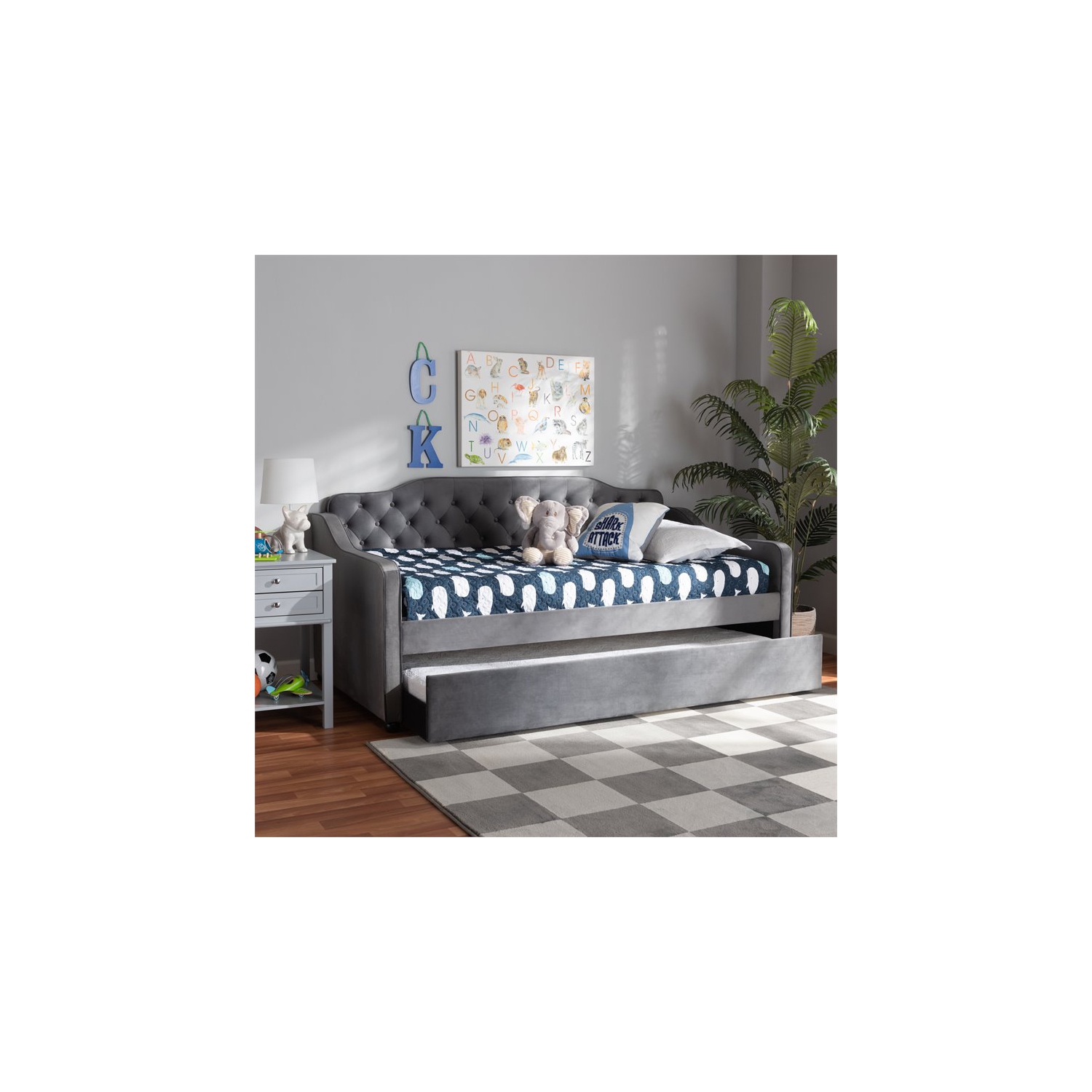 Le lit de repos capitonné en velours gris de format lit simple avec lit gigogne Freda de Baxton Studio