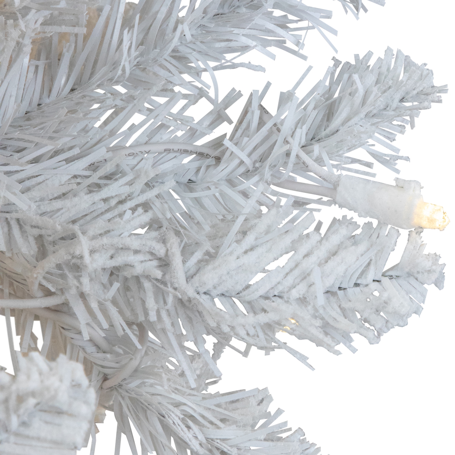 Sapin de Noël artificiel mince et floqué blanc pré-éclairé - 7,5 pi - lumières à DEL blanc chaud