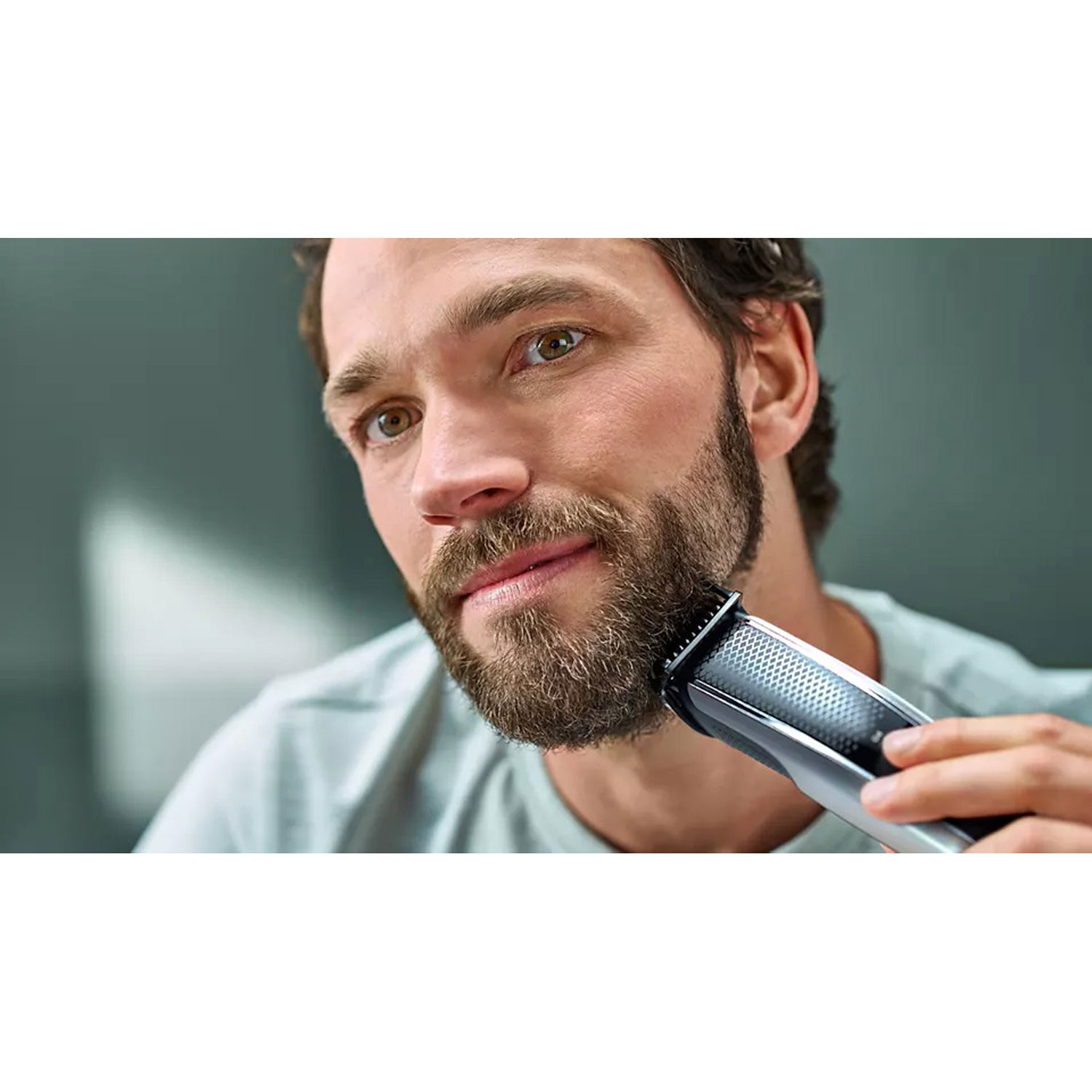 Tondeuse à barbe avec système Lift and Trim PRO 5000 de Philips