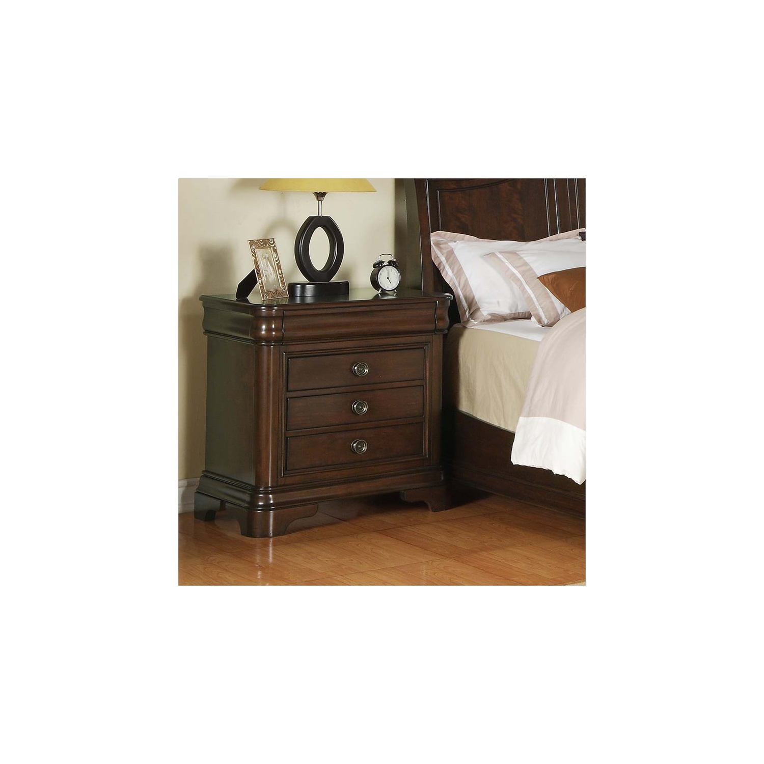 Table de chevet à 3 tiroirs Conley de Picket House Furnishings, cerisier