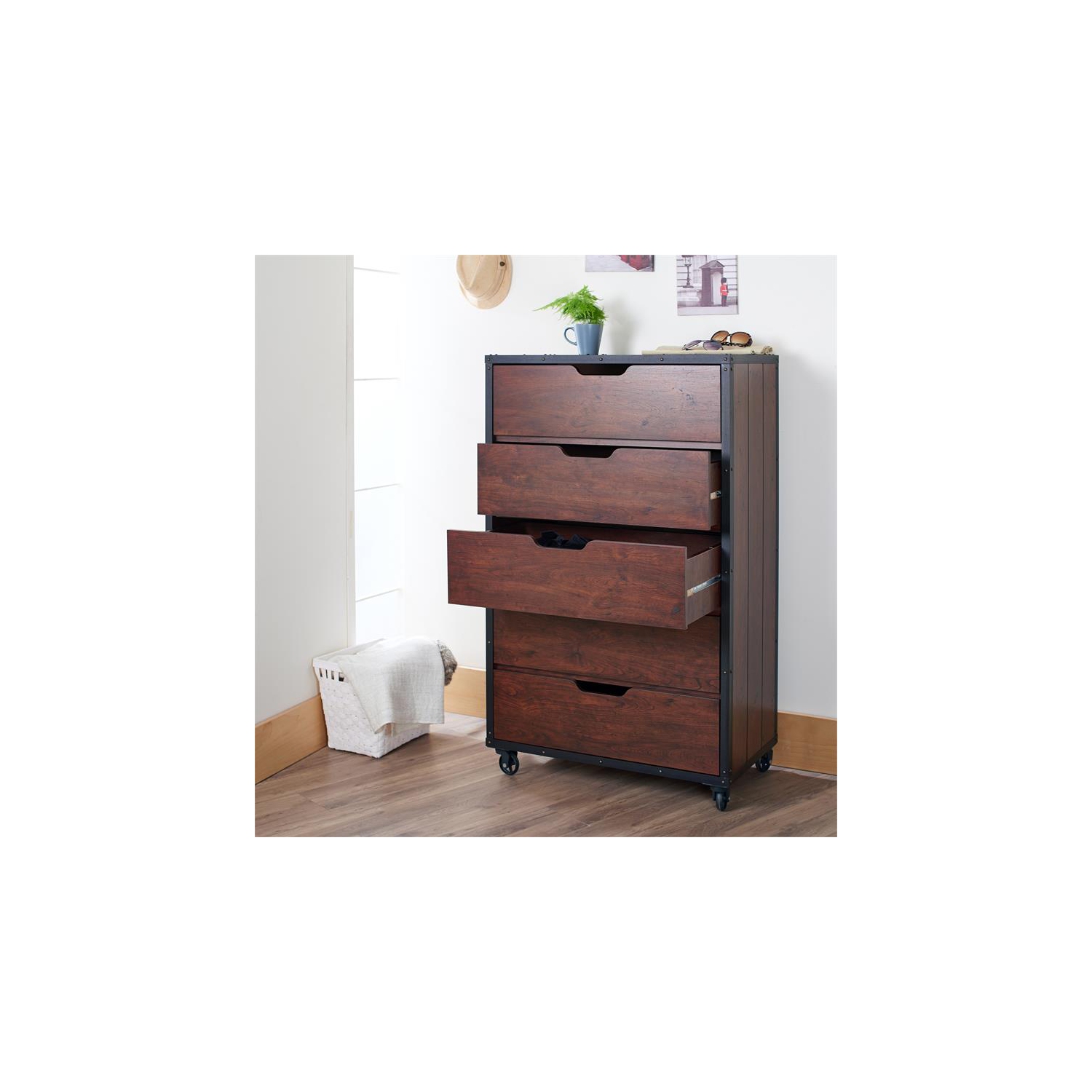 Meuble en bois 5 tiroirs avec roulettes Chevy de couleur noyer rétro de Furniture of America