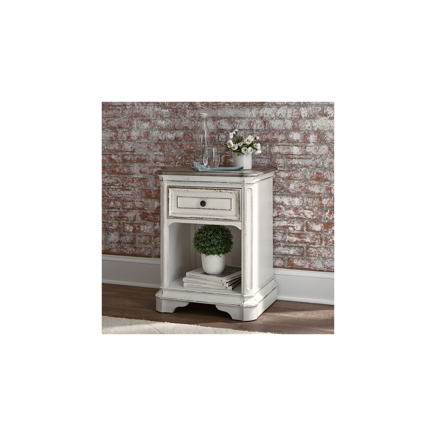 Magnolia Manor White 1 Drawer Night Stand