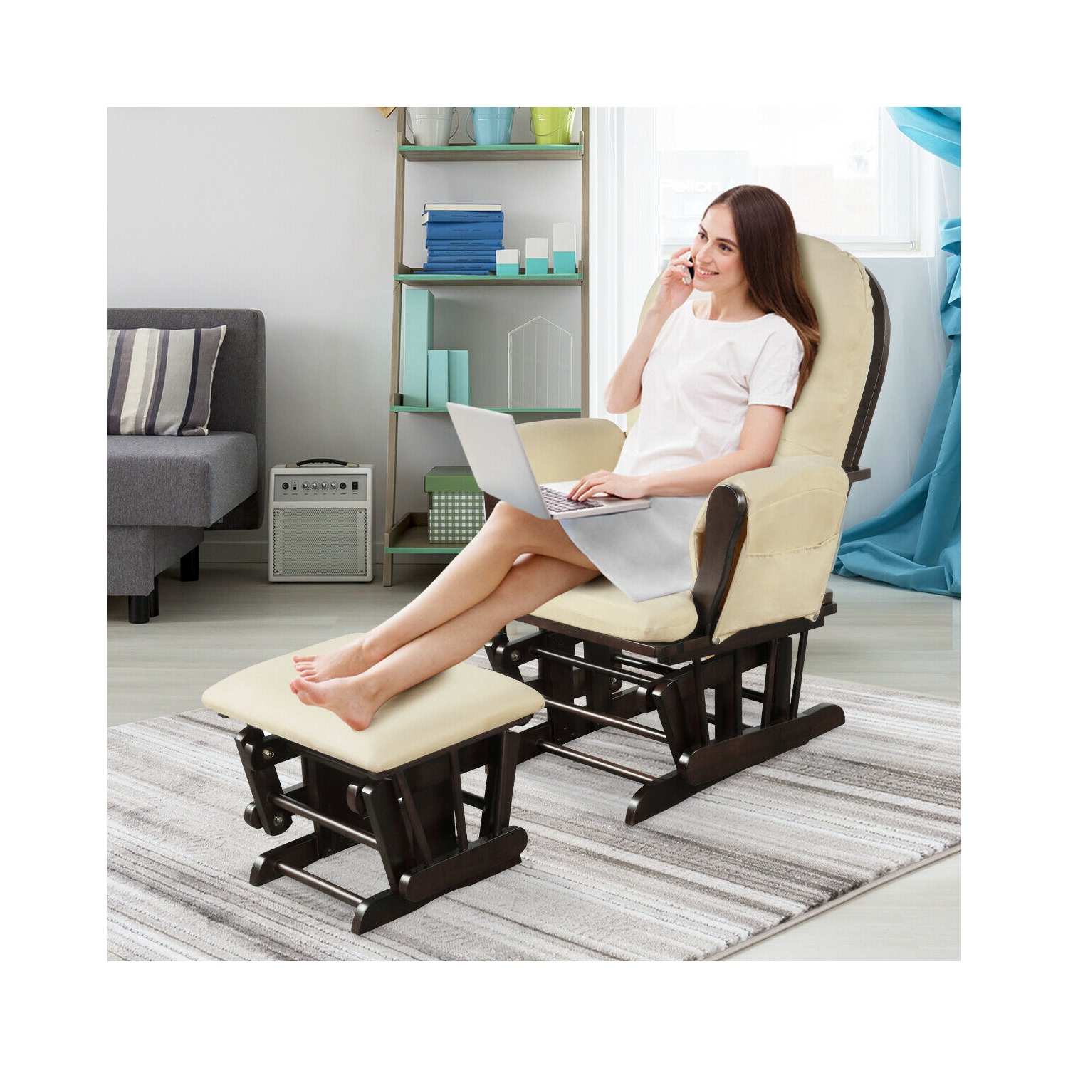 Ensemble de fauteuils coulissants en bois massif avec pochettes et pouf pour une détente beige