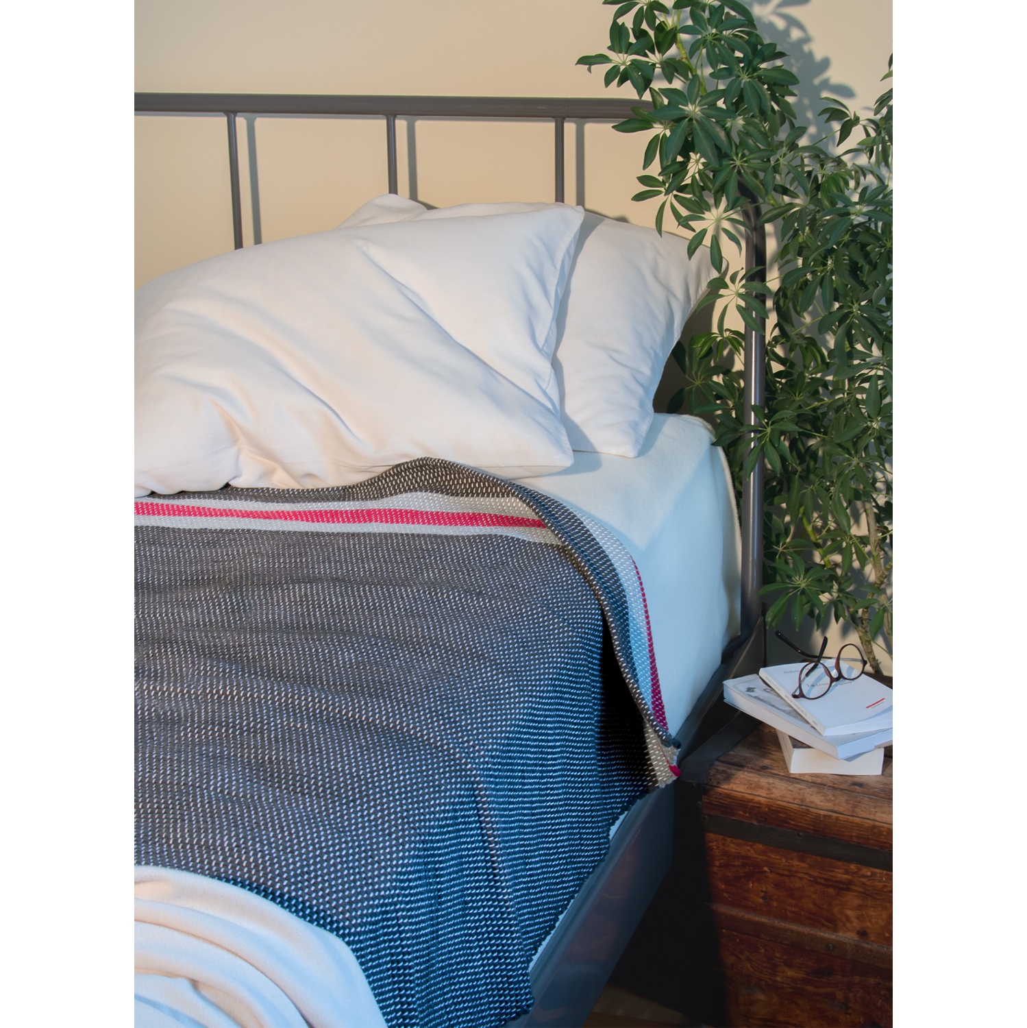 ETHICA Hand Made Woven Blanket made of recycled fabric – For twin bed