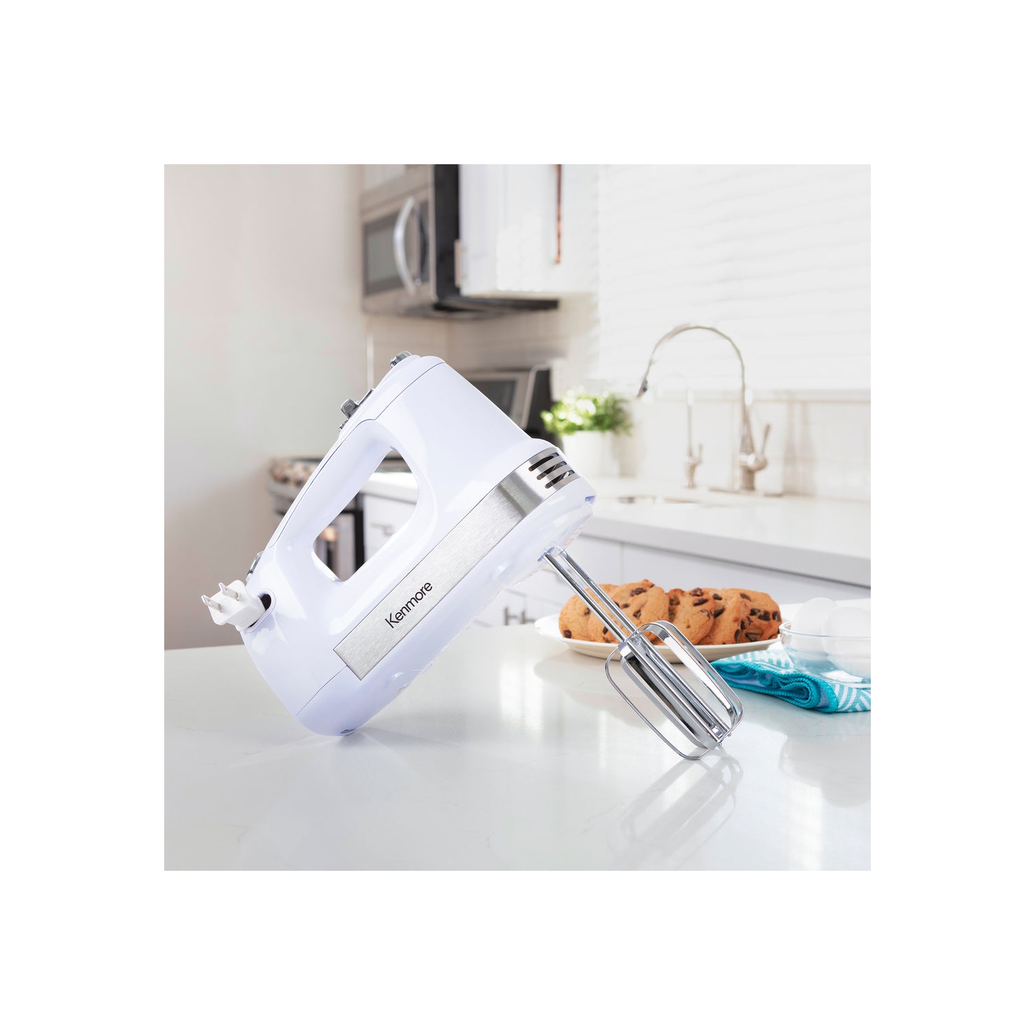 Kenmore 5-Speed Hand Mixer Beater Blender 250W White Includes Dishwasher-Safe Beaters, Dough Hooks & Liquid Blending Rod Automatic Cord Retraction