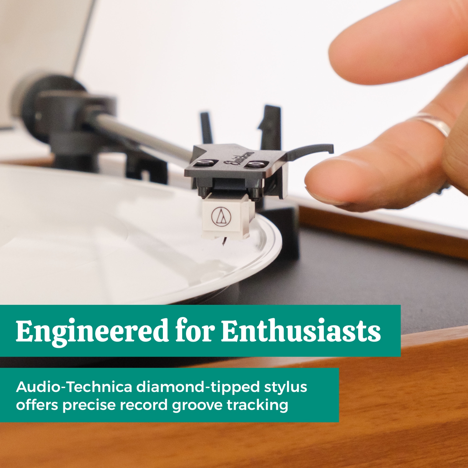 Chaîne stéréo avec lecteur de disques mono d'Electrohome, haut-parleurs d'étagère Bluetooth de 4&nbsp;po, tourne-disque à entraînement par courroie