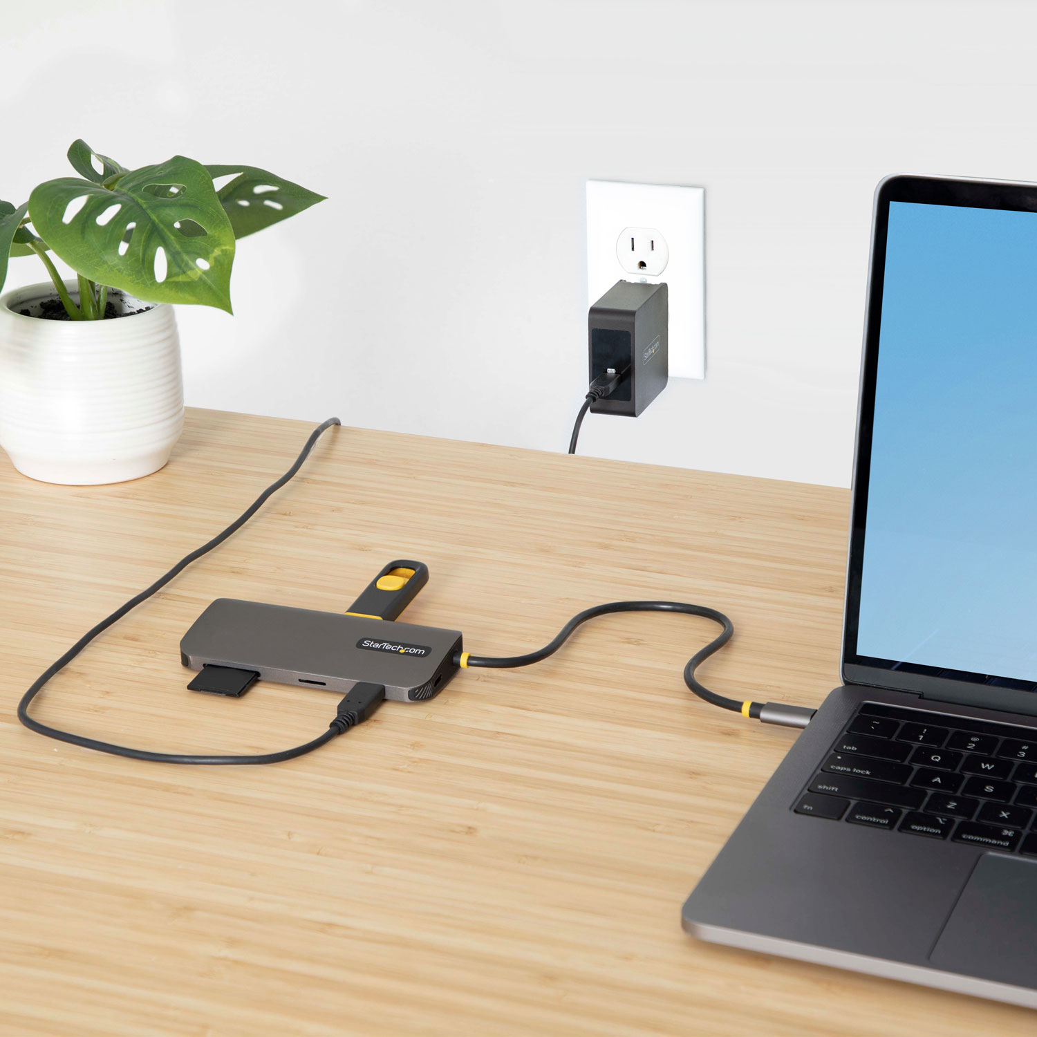 StarTech 8-In-1 USB-C Hub with Power Delivery - Space Grey
